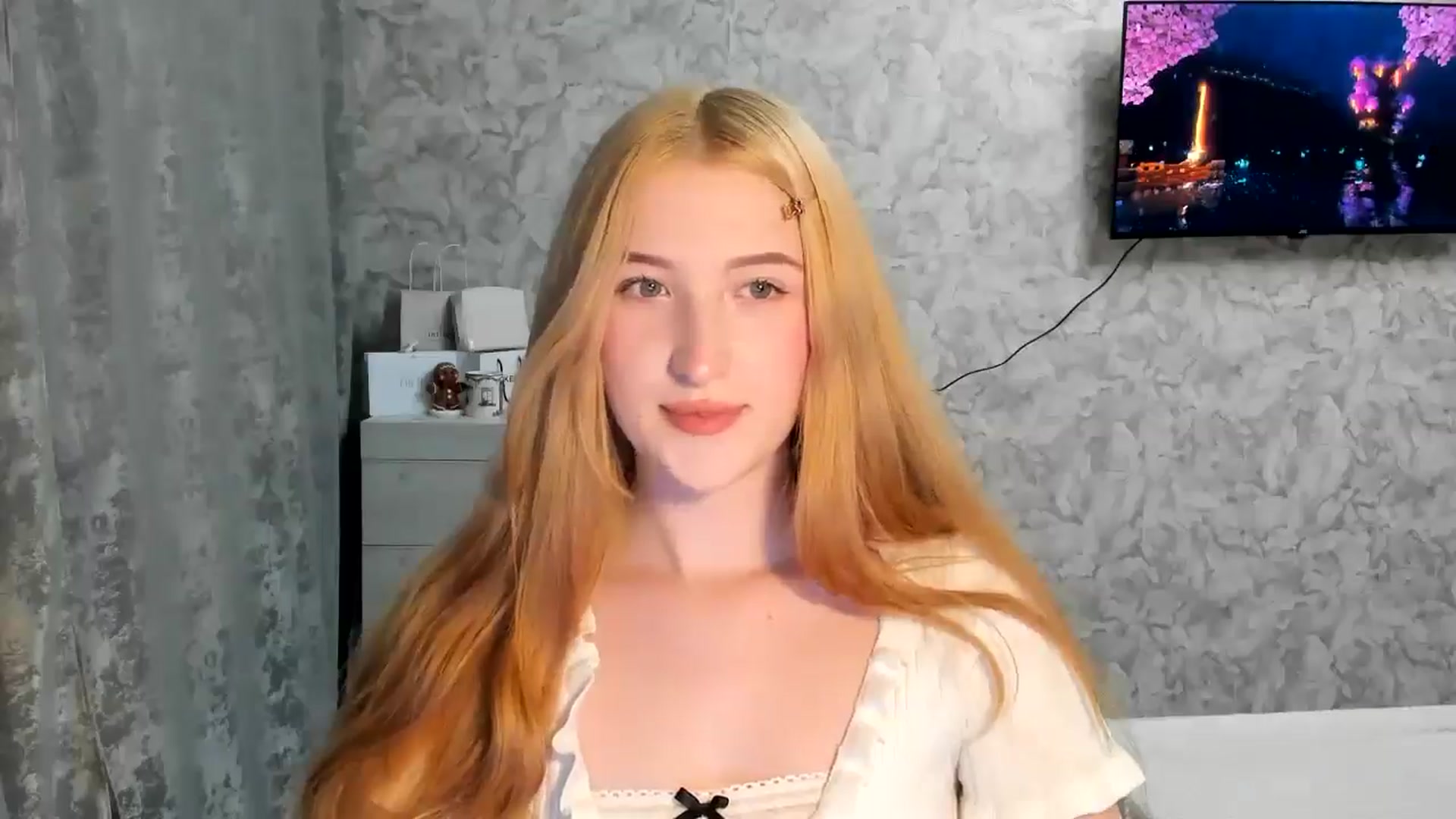 Gallery image thumbnail from Ilona_Here's myfreecams stream on, 03/27/2026, 18:11 image 18 of 20
