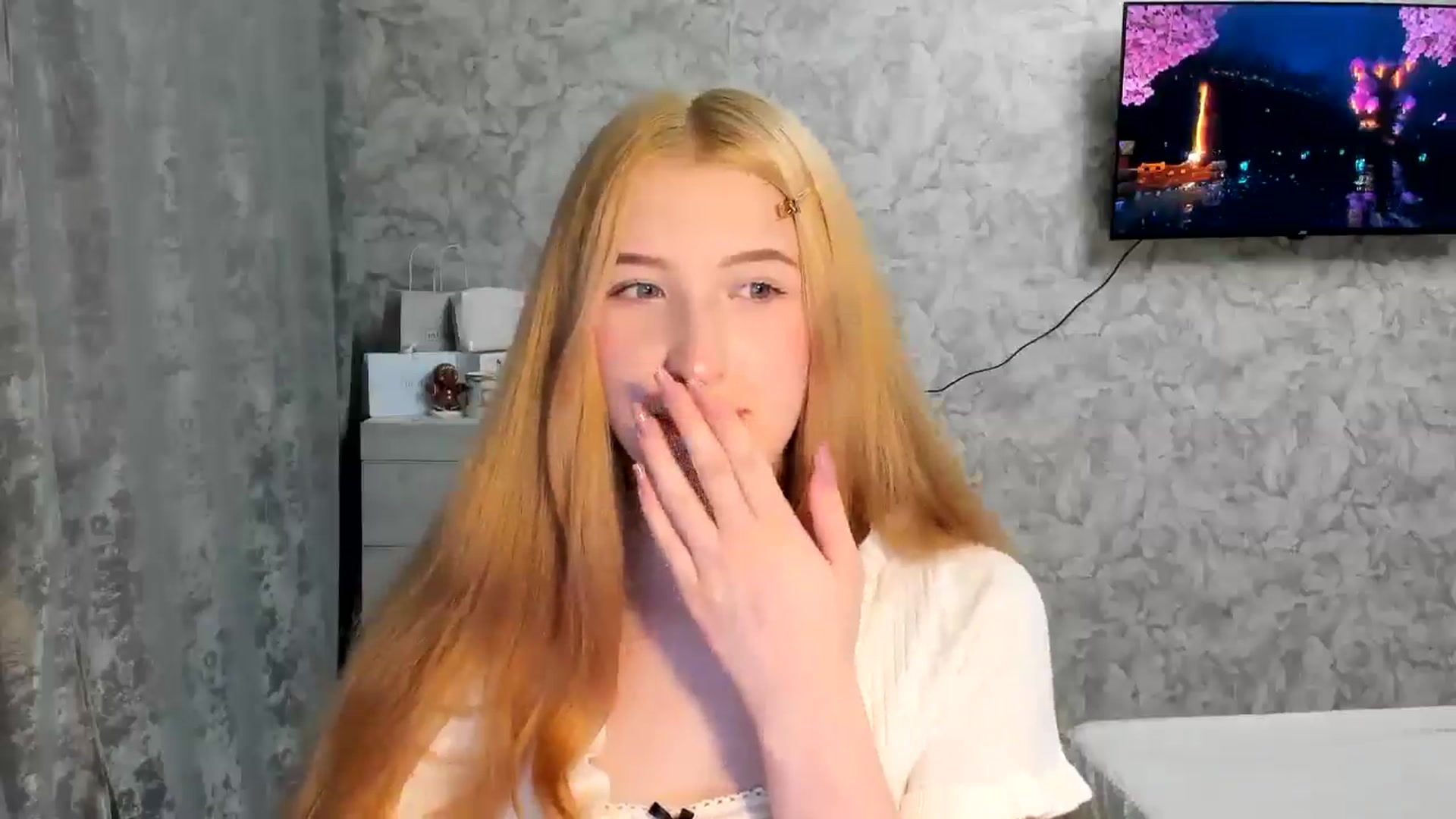 Gallery image thumbnail from Ilona_Here's myfreecams stream on, 03/27/2026, 18:11 image 8 of 20