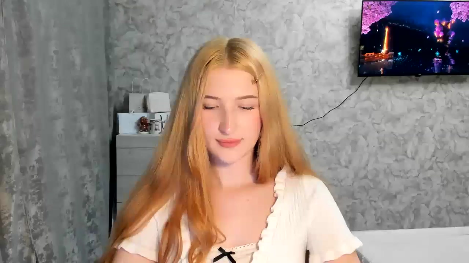 Gallery image thumbnail from Ilona_Here's myfreecams stream on, 03/27/2026, 19:38 image 12 of 20