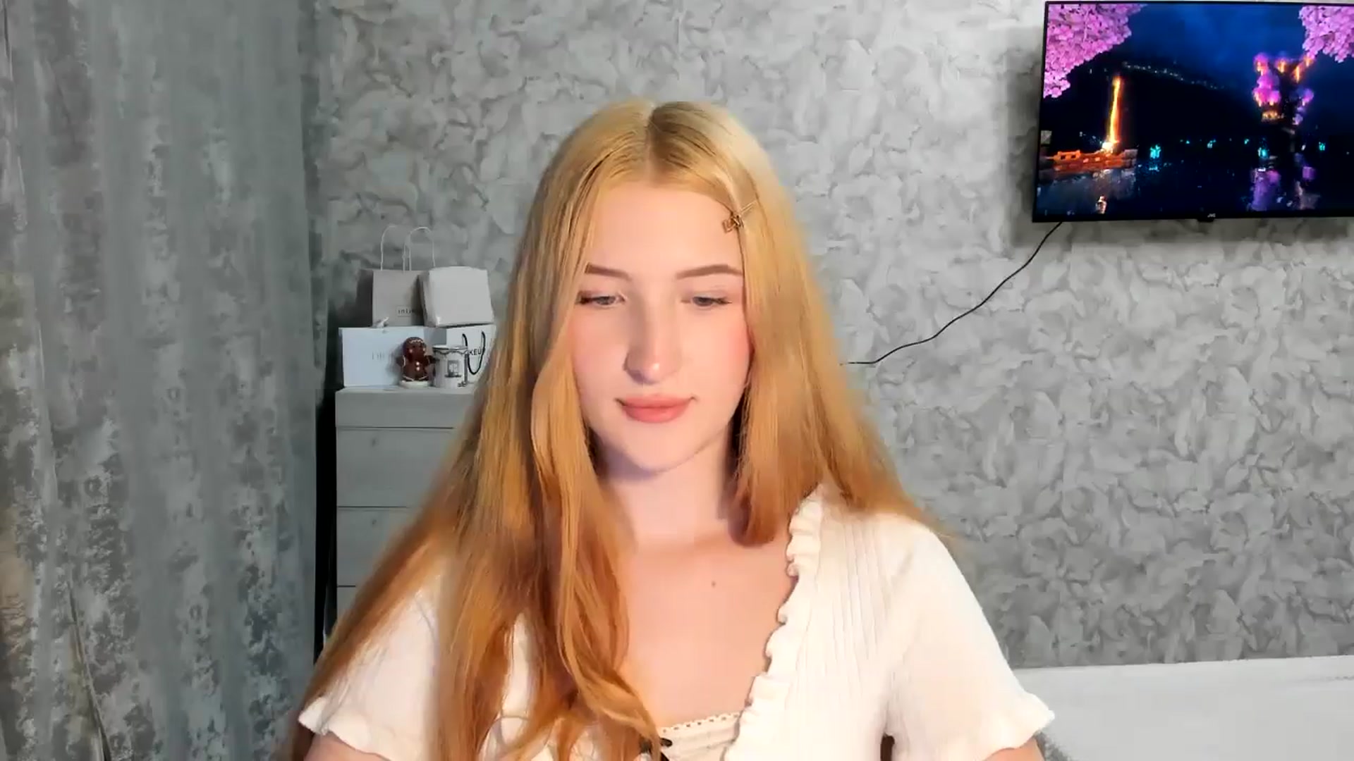 Gallery image thumbnail from Ilona_Here's myfreecams stream on, 03/27/2026, 19:38 image 14 of 20