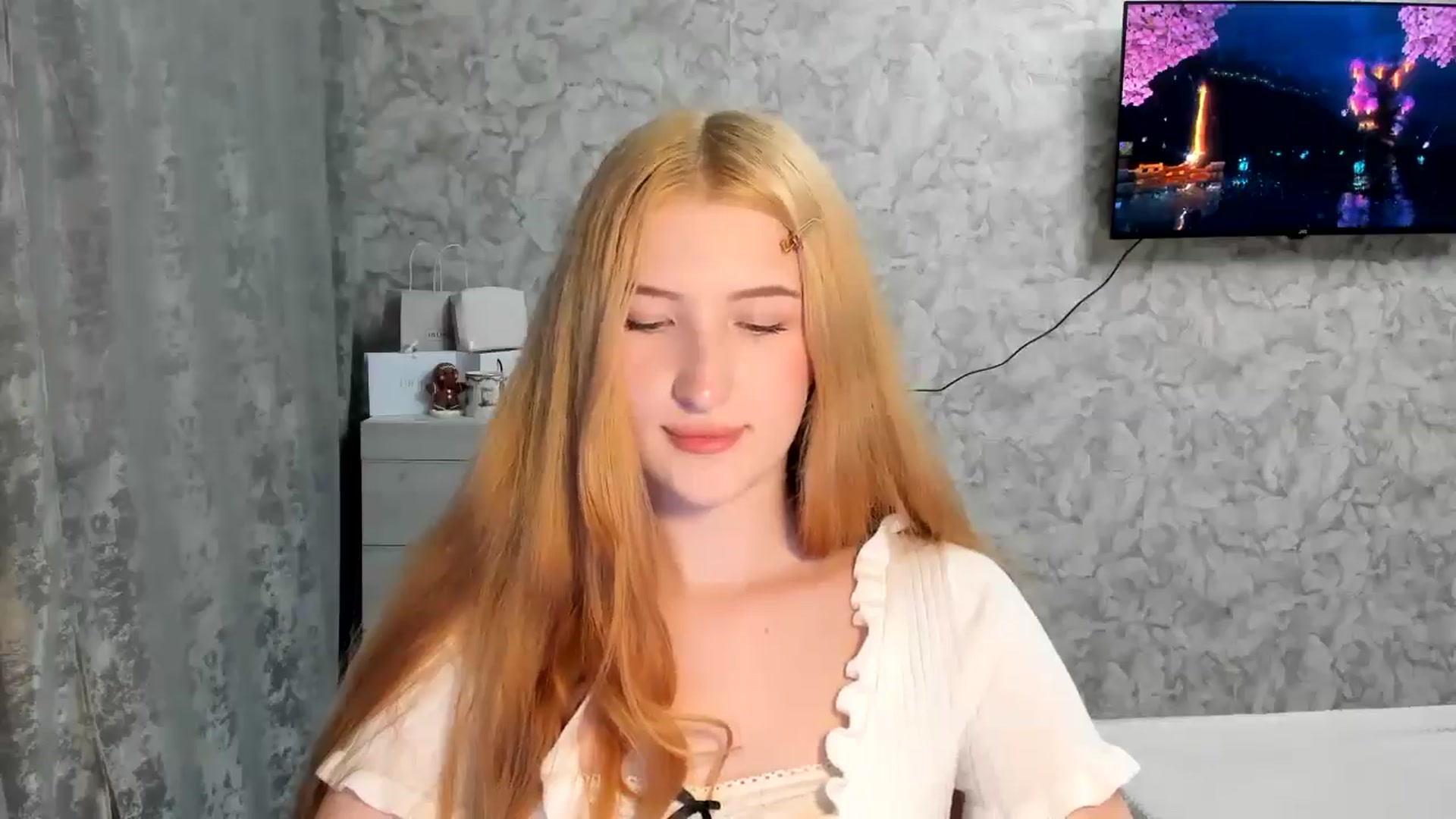 Gallery image thumbnail from Ilona_Here's myfreecams stream on, 03/27/2026, 19:38 image 7 of 20