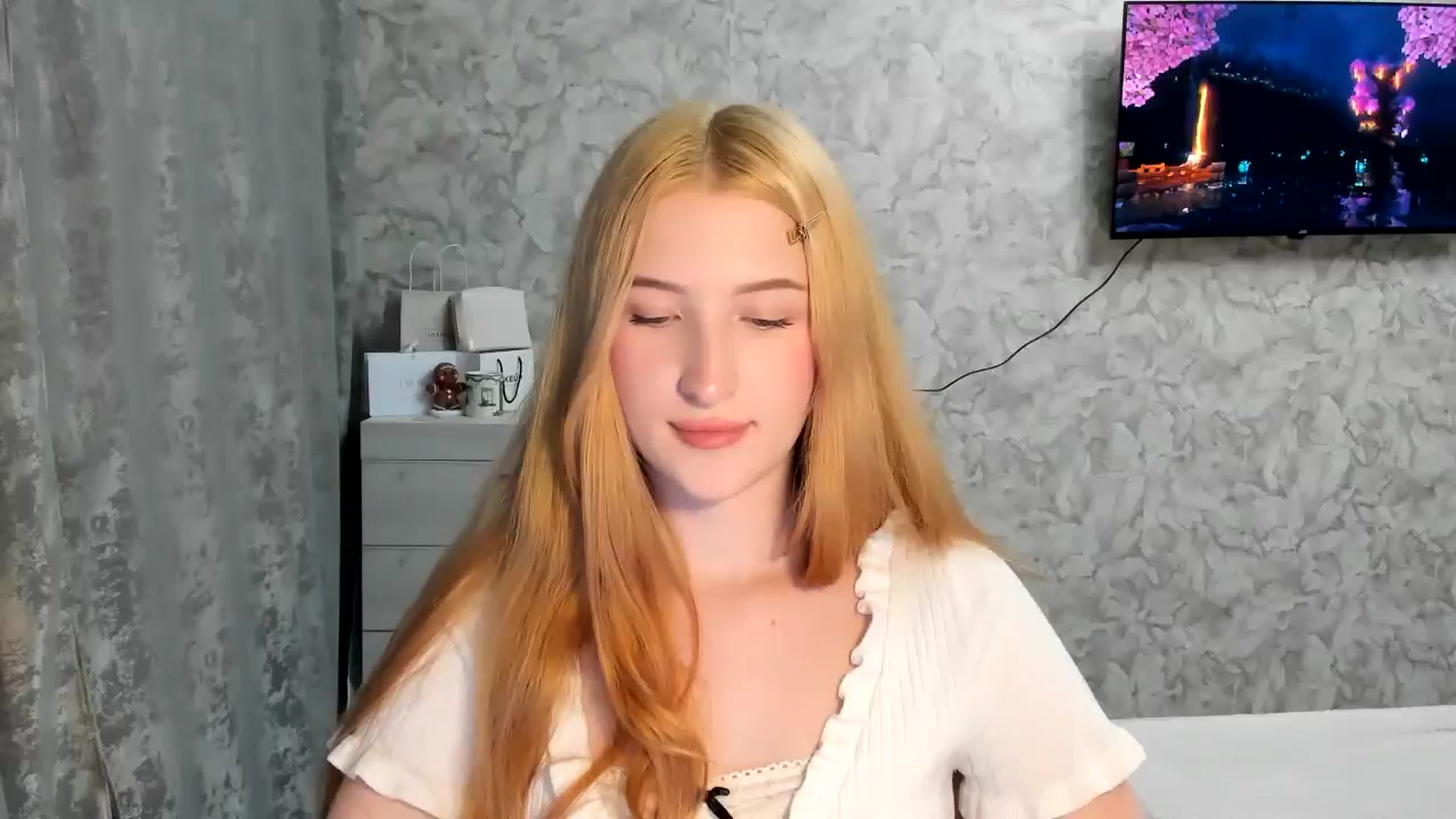 Gallery image thumbnail from Ilona_Here's myfreecams stream on, 03/27/2026, 19:38 image 16 of 20