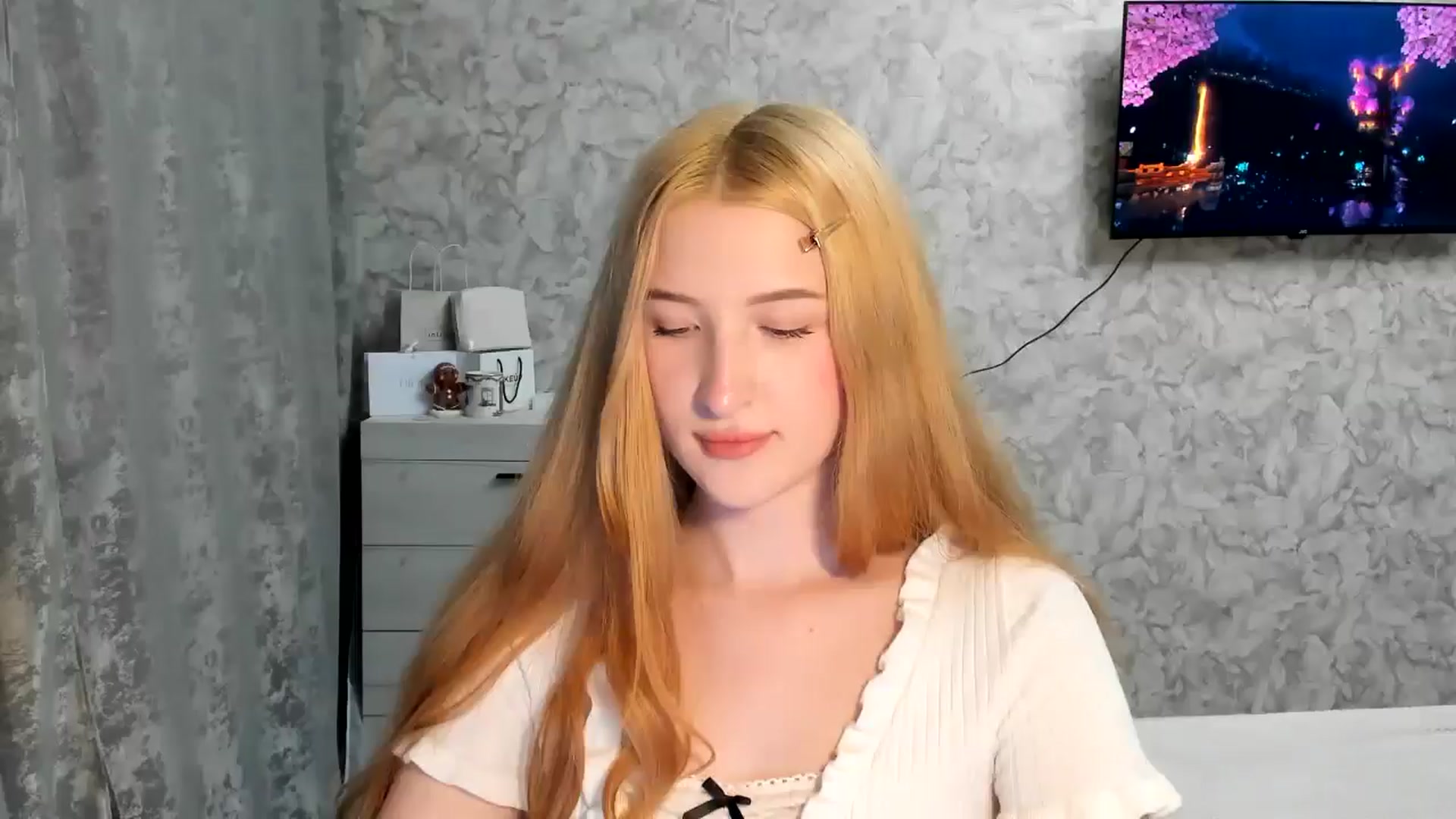 Gallery image thumbnail from Ilona_Here's myfreecams stream on, 03/27/2026, 19:38 image 10 of 20