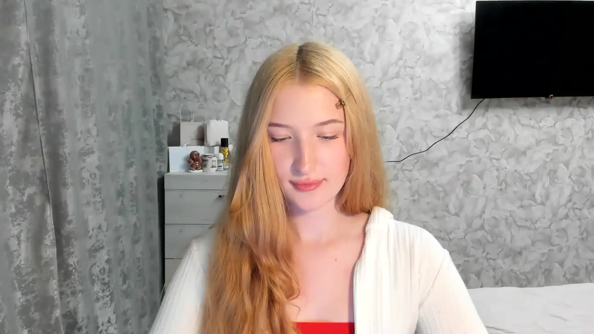 Gallery image thumbnail from Ilona_Here's myfreecams stream on, 04/01/2026, 21:18 image 17 of 20