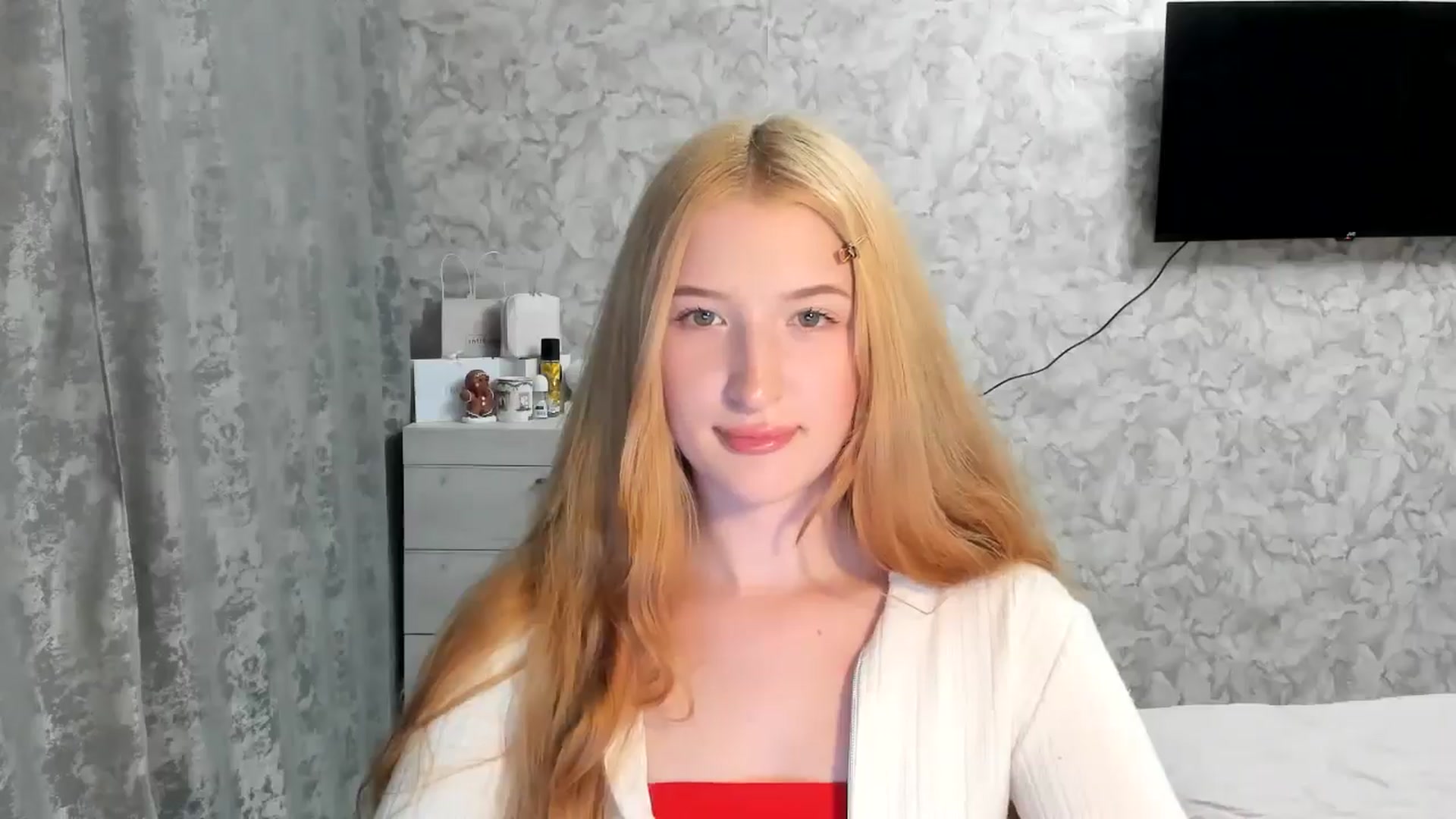 Gallery image thumbnail from Ilona_Here's myfreecams stream on, 04/01/2026, 21:18 image 14 of 20