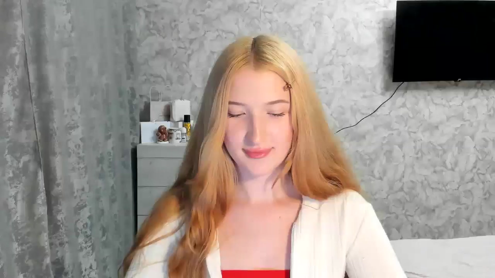 Gallery image thumbnail from Ilona_Here's myfreecams stream on, 04/01/2026, 21:18 image 13 of 20