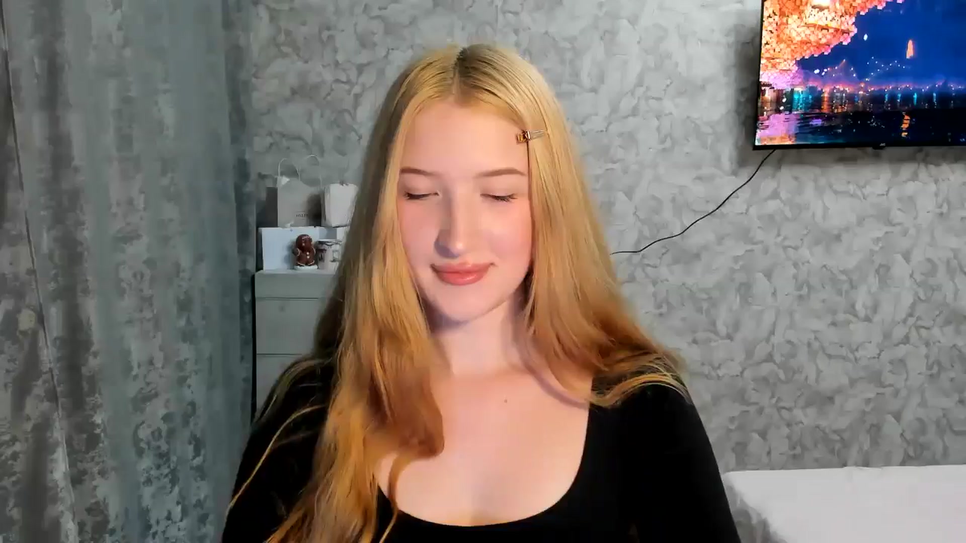 Gallery image thumbnail from Ilona_Here's myfreecams stream on, 04/03/2026, 17:10 image 14 of 20