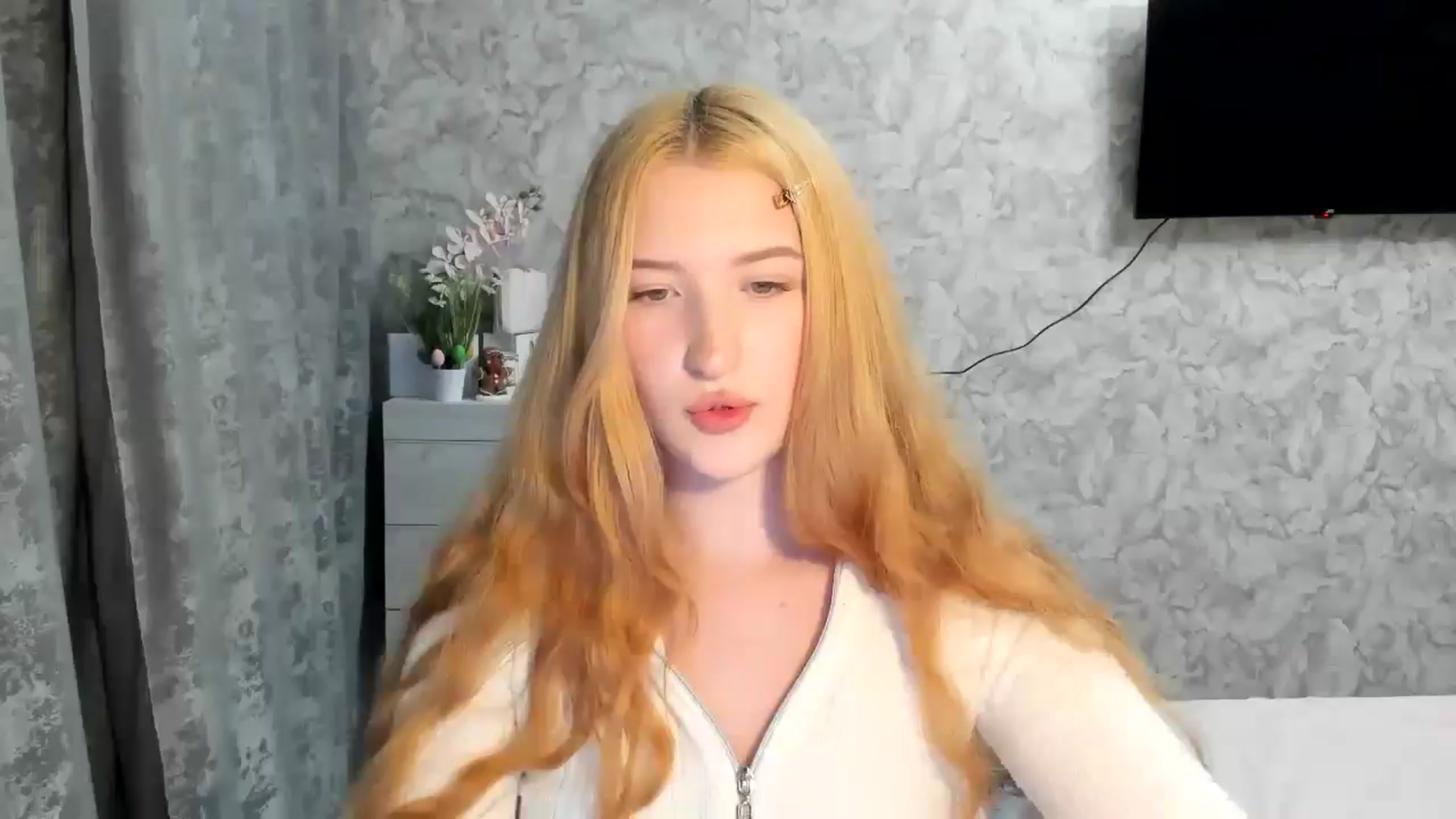 Gallery image thumbnail from Ilona_Here's myfreecams stream on, 04/08/2026, 17:15 image 14 of 20