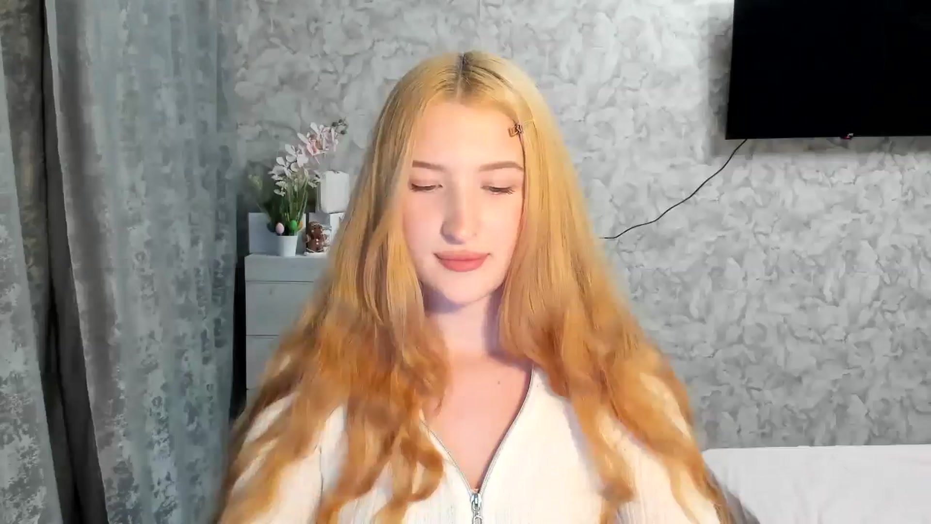 Gallery image thumbnail from Ilona_Here's myfreecams stream on, 04/08/2026, 17:15 image 18 of 20