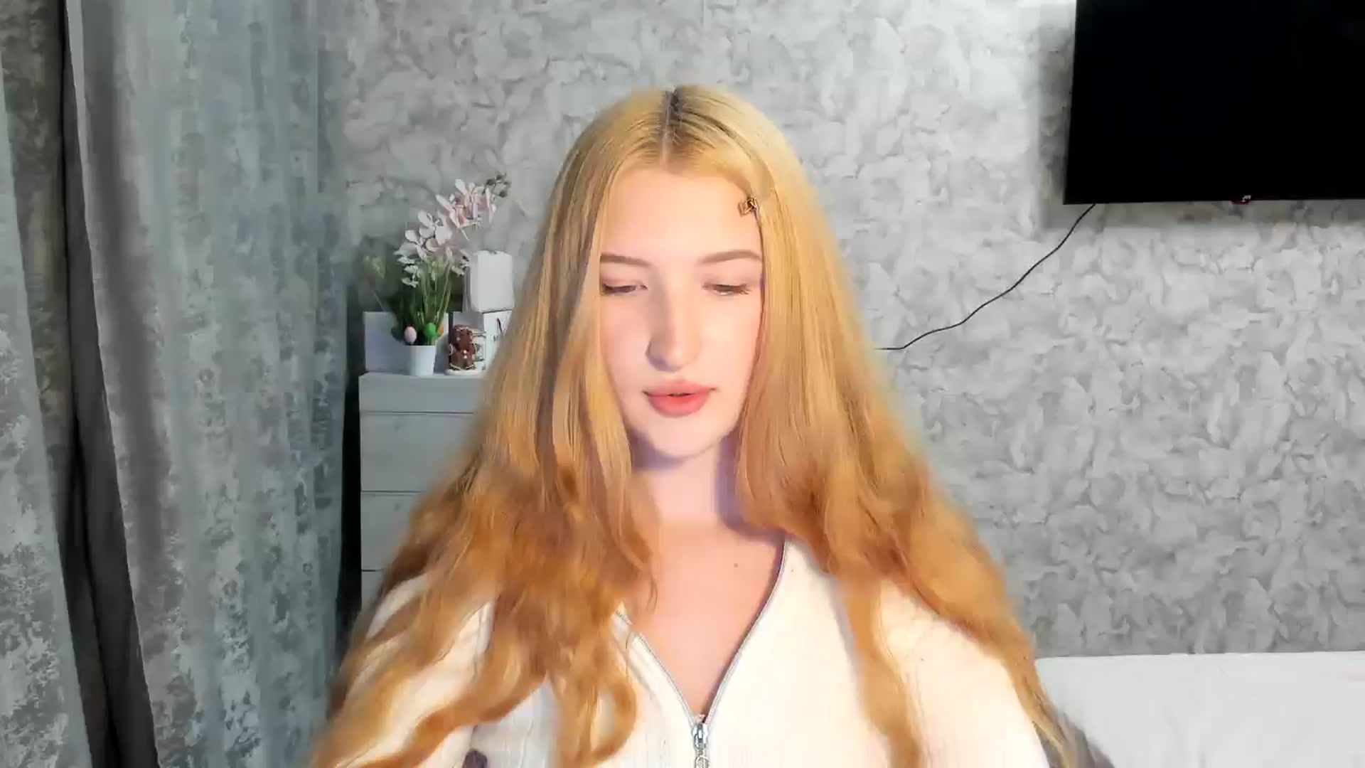 Gallery image thumbnail from Ilona_Here's myfreecams stream on, 04/08/2026, 17:15 image 16 of 20
