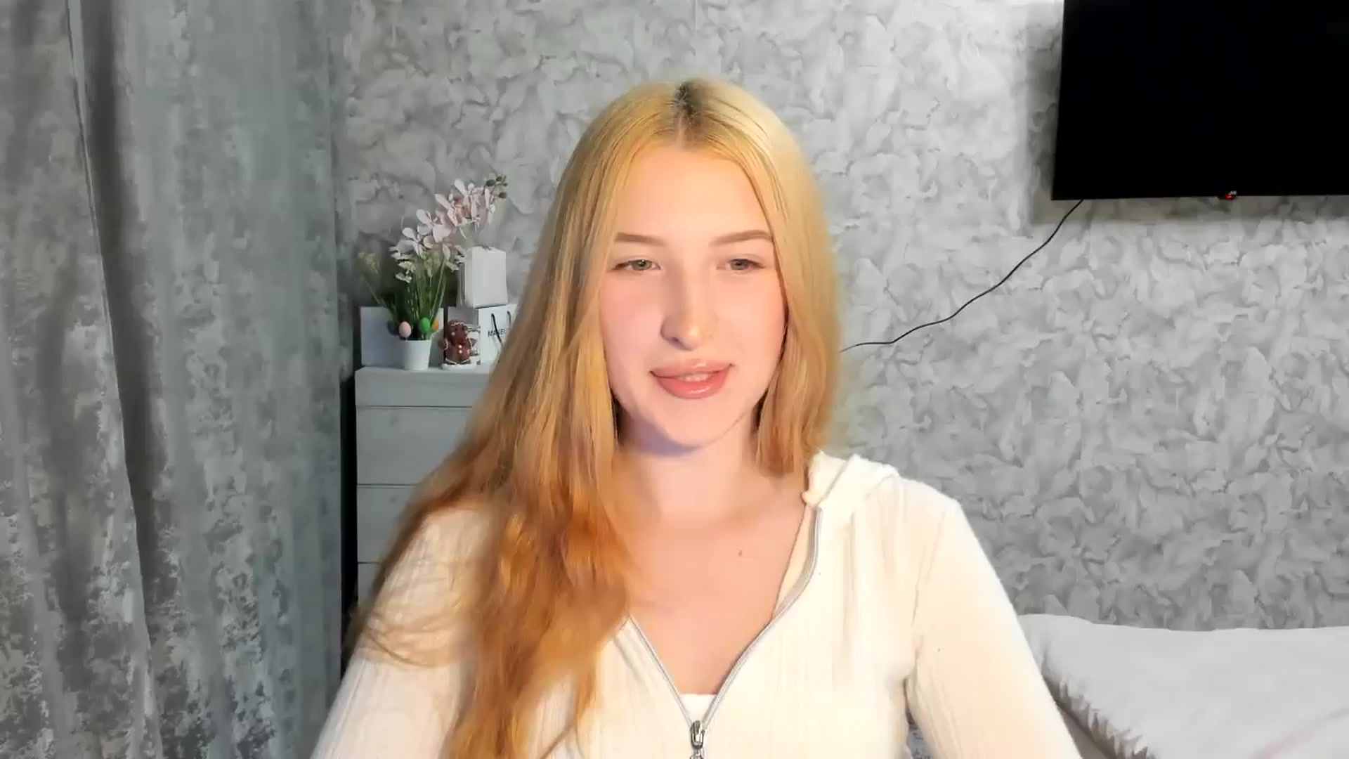 Gallery image thumbnail from Ilona_Here's myfreecams stream on, 04/09/2026, 17:30 image 4 of 20