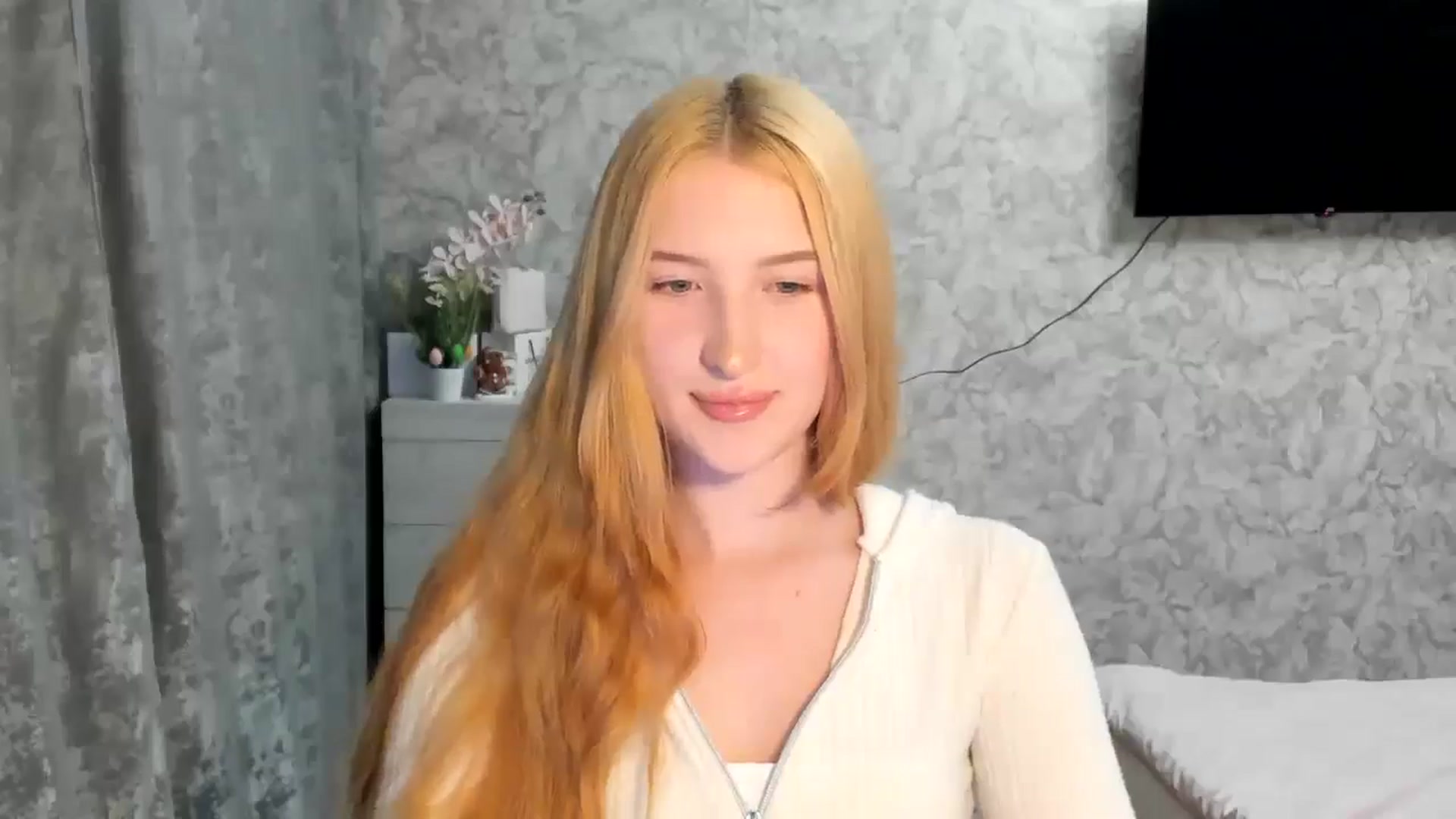 Gallery image thumbnail from Ilona_Here's myfreecams stream on, 04/09/2026, 17:30 image 6 of 20