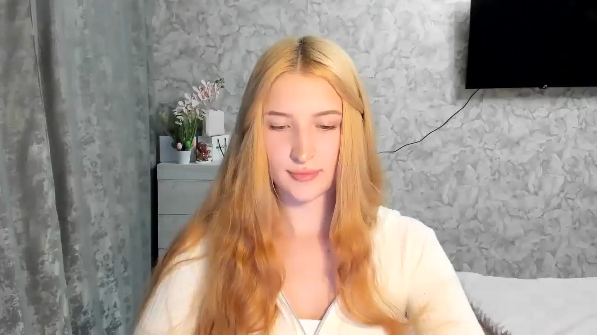 Gallery image thumbnail from Ilona_Here's myfreecams stream on, 04/09/2026, 17:30 image 13 of 20