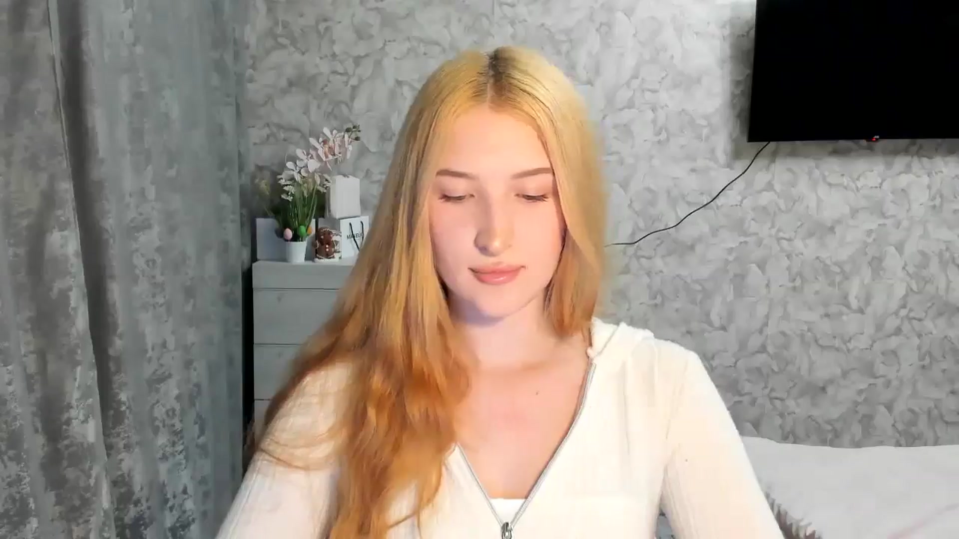 Gallery image thumbnail from Ilona_Here's myfreecams stream on, 04/09/2026, 17:30 image 3 of 20