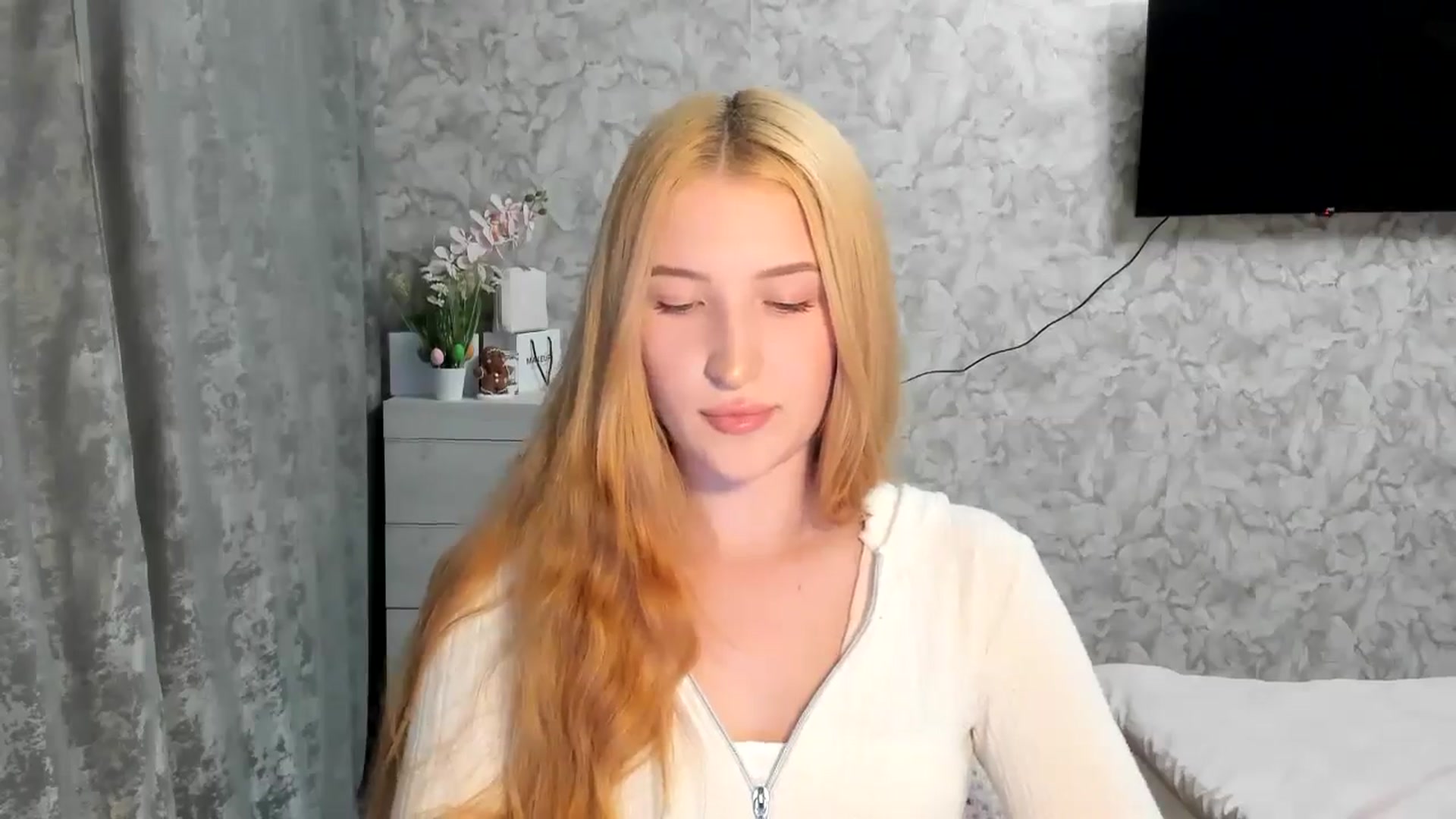 Gallery image thumbnail from Ilona_Here's myfreecams stream on, 04/09/2026, 17:30 image 10 of 20