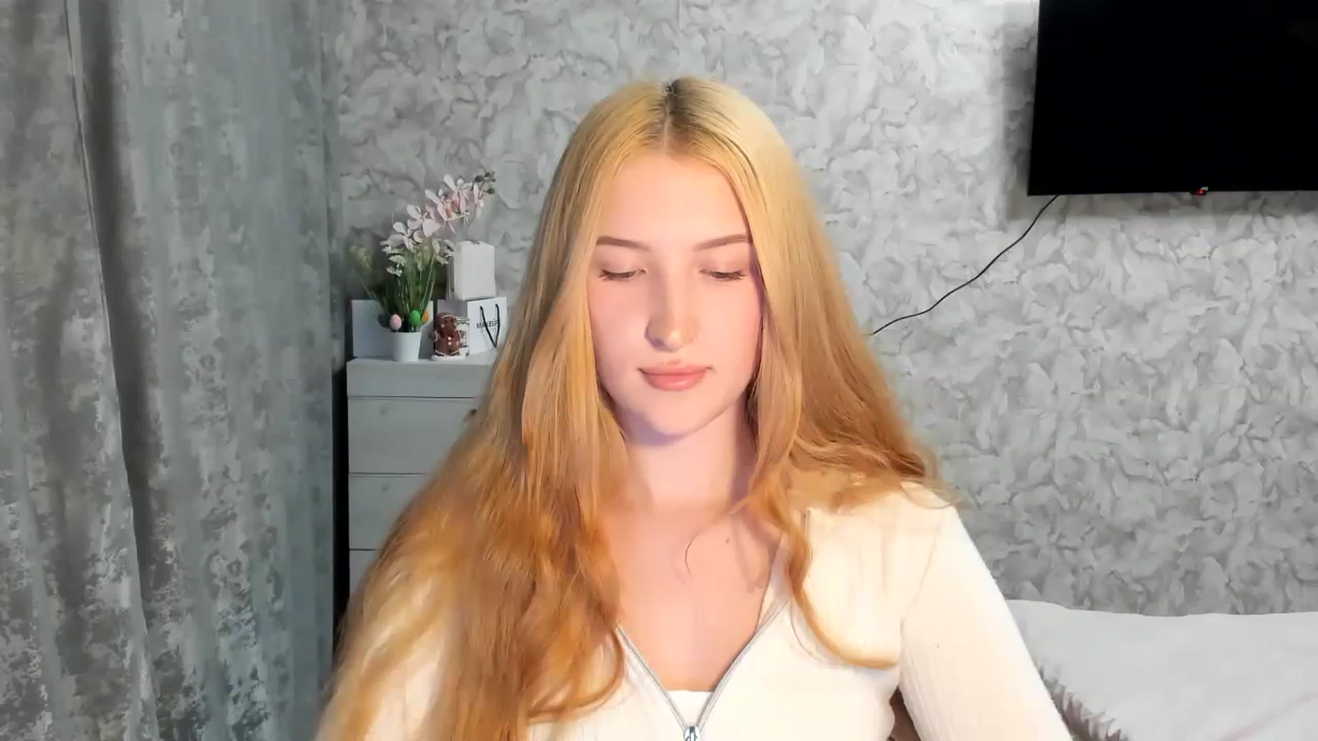 Gallery image thumbnail from Ilona_Here's myfreecams stream on, 04/09/2026, 17:30 image 15 of 20