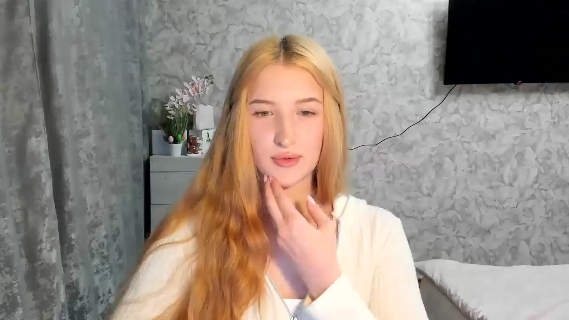 Gallery image thumbnail from Ilona_Here's myfreecams stream on, 04/09/2026, 17:30 image 11 of 20