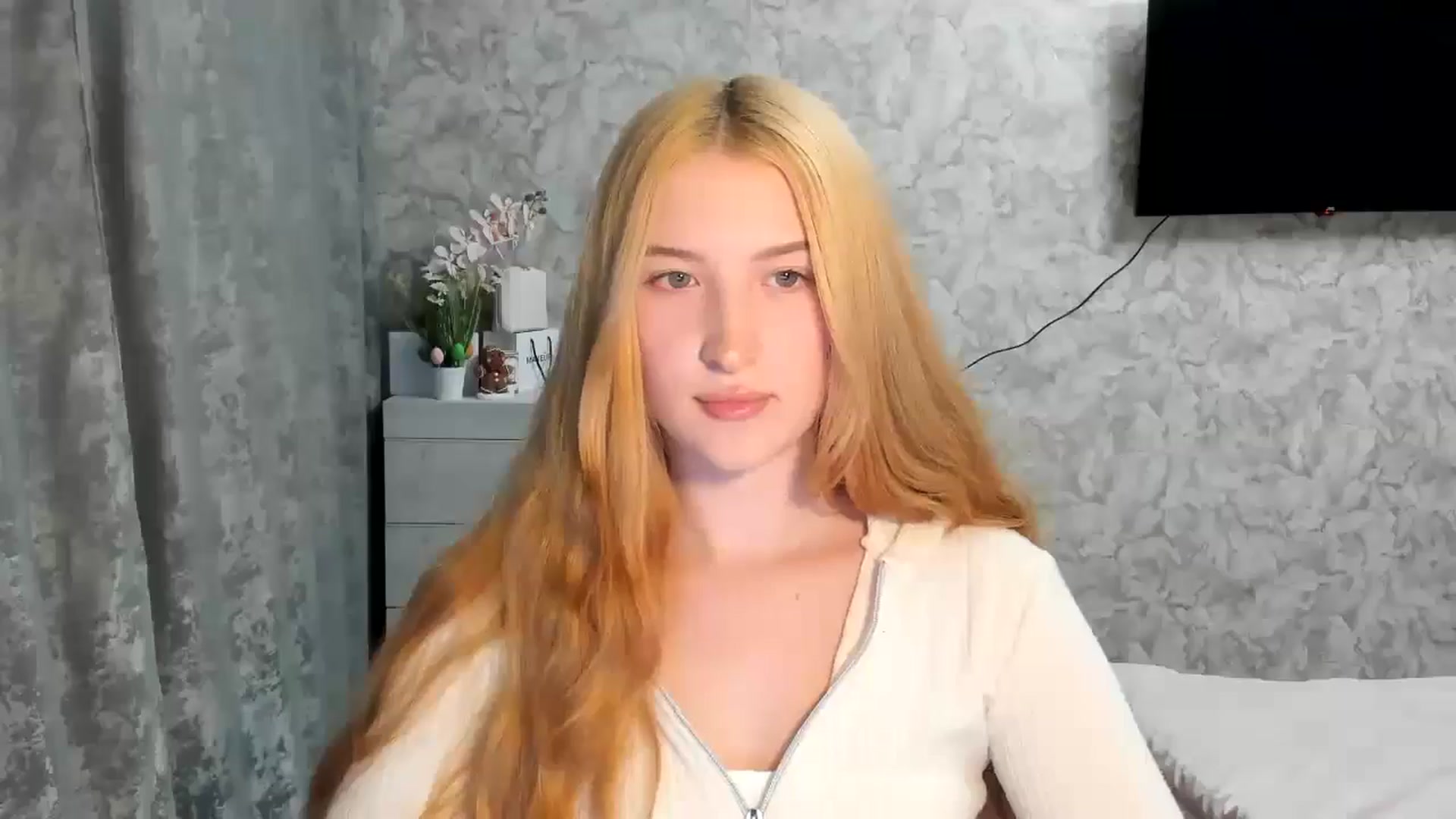 Gallery image thumbnail from Ilona_Here's myfreecams stream on, 04/09/2026, 17:30 image 16 of 20