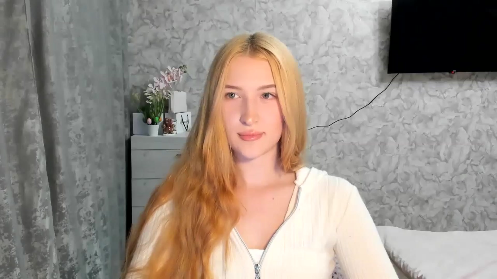 Gallery image thumbnail from Ilona_Here's myfreecams stream on, 04/09/2026, 17:30 image 8 of 20