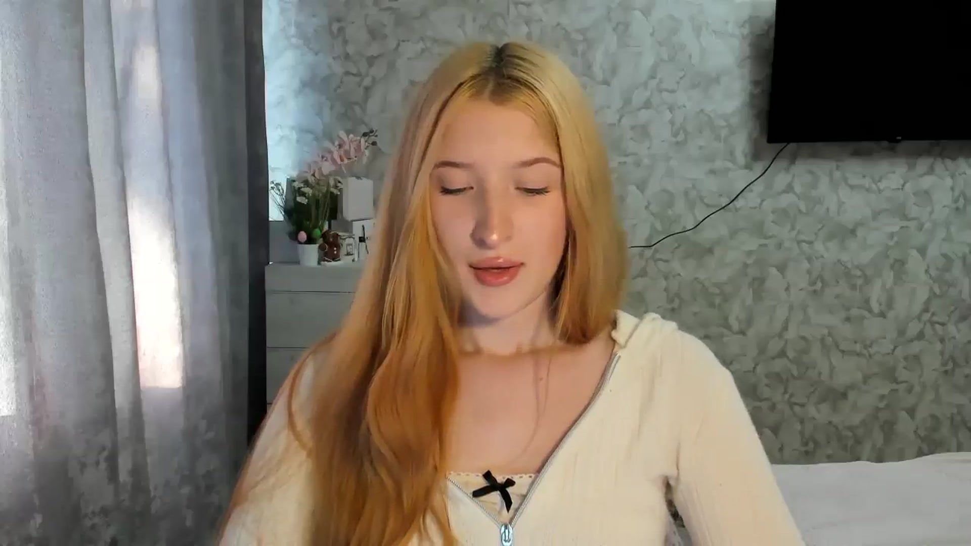 Gallery image thumbnail from Ilona_Here's myfreecams stream on, 04/13/2026, 15:11 image 9 of 20