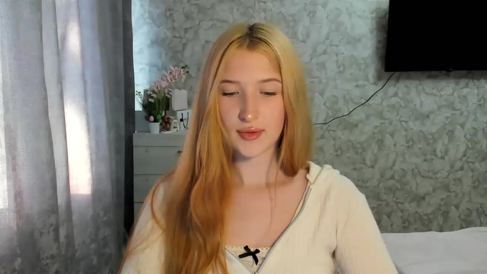 Gallery image thumbnail from Ilona_Here's myfreecams stream on, 04/13/2026, 15:11 image 10 of 20