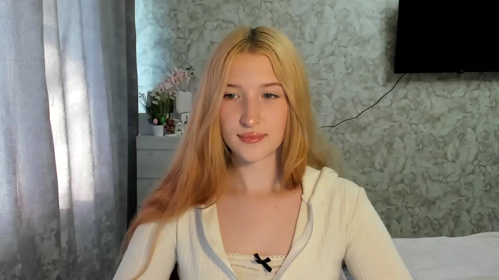 Gallery image thumbnail from Ilona_Here's myfreecams stream on, 04/13/2026, 15:11 image 1 of 20