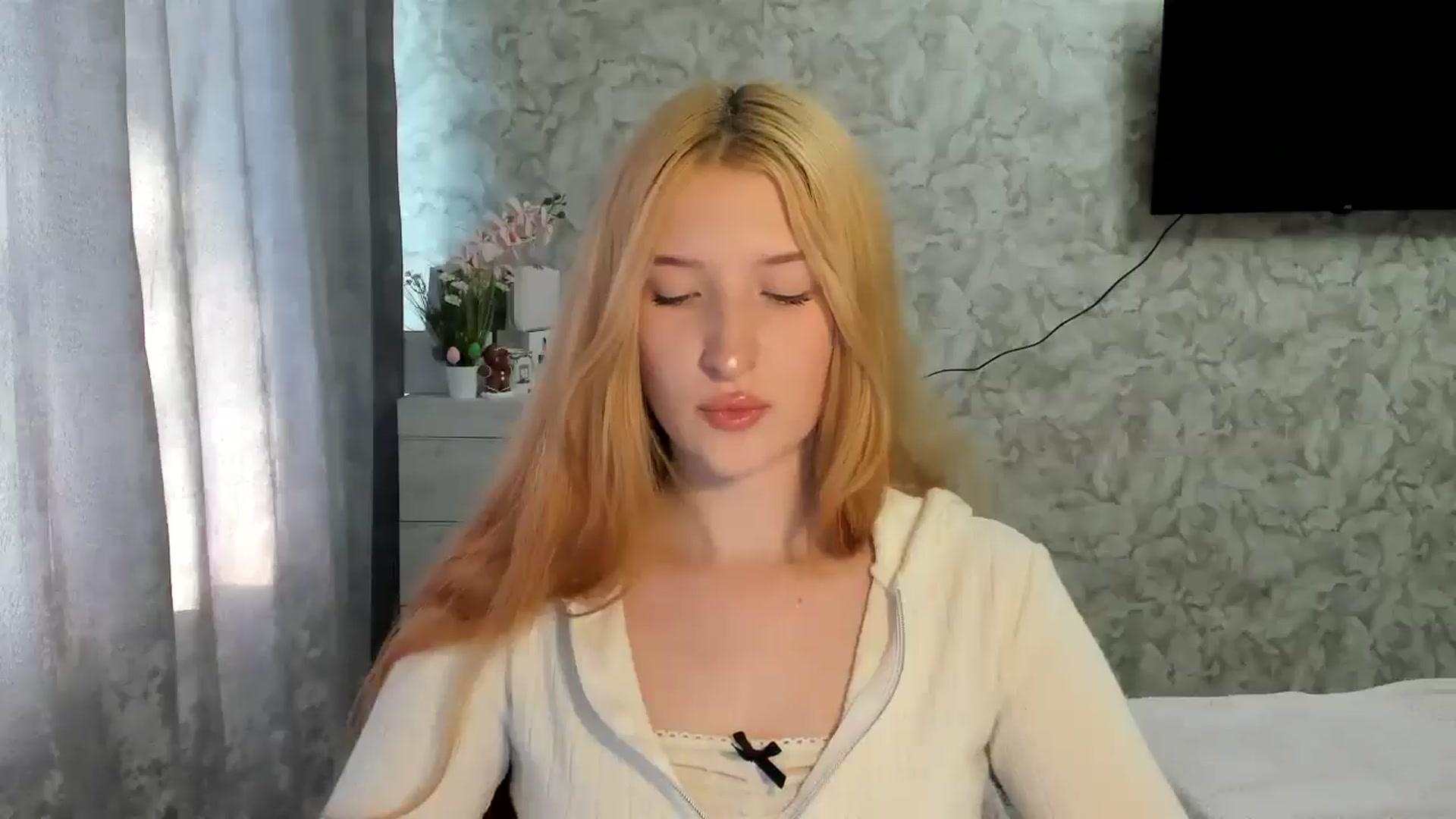 Gallery image thumbnail from Ilona_Here's myfreecams stream on, 04/13/2026, 15:11 image 3 of 20