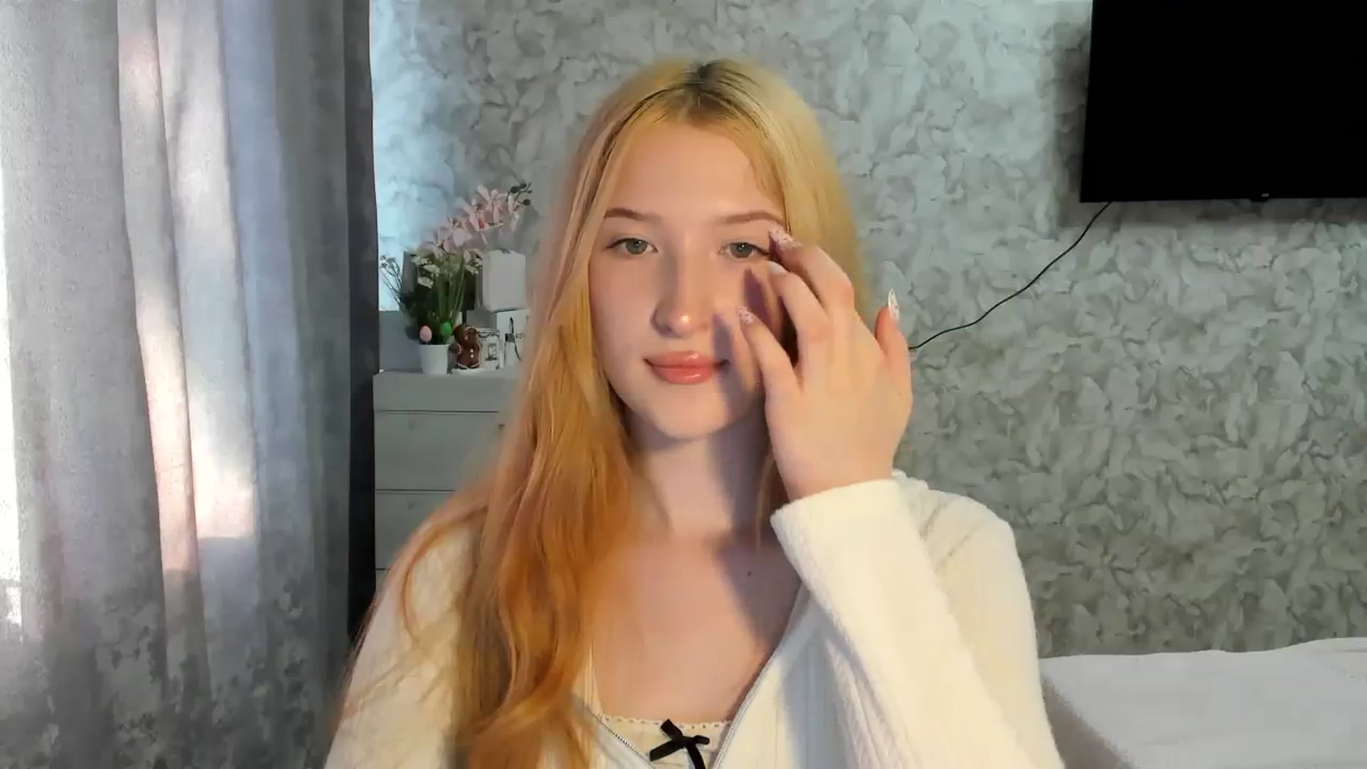 Gallery image thumbnail from Ilona_Here's myfreecams stream on, 04/13/2026, 15:11 image 19 of 20