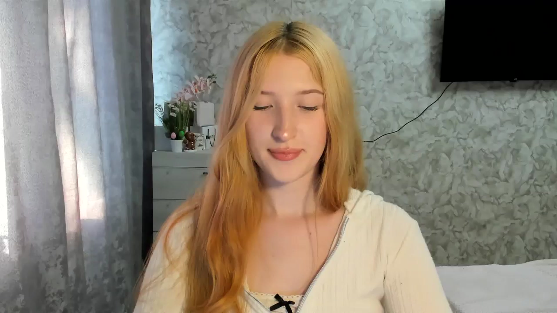 Gallery image thumbnail from Ilona_Here's myfreecams stream on, 04/13/2026, 15:11 image 18 of 20