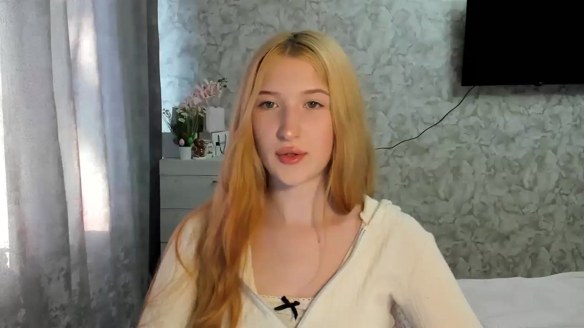 Gallery image thumbnail from Ilona_Here's myfreecams stream on, 04/13/2026, 15:11 image 14 of 20
