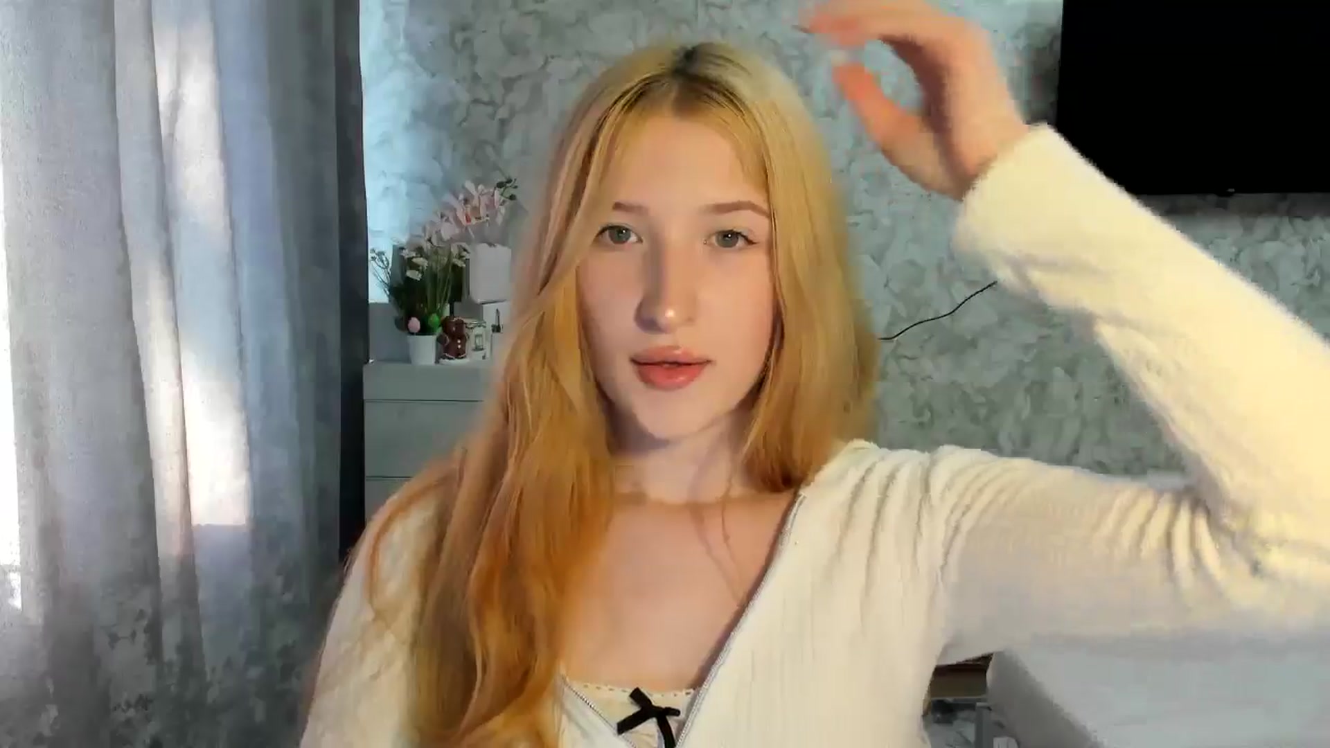 Gallery image thumbnail from Ilona_Here's myfreecams stream on, 04/13/2026, 15:11 image 17 of 20
