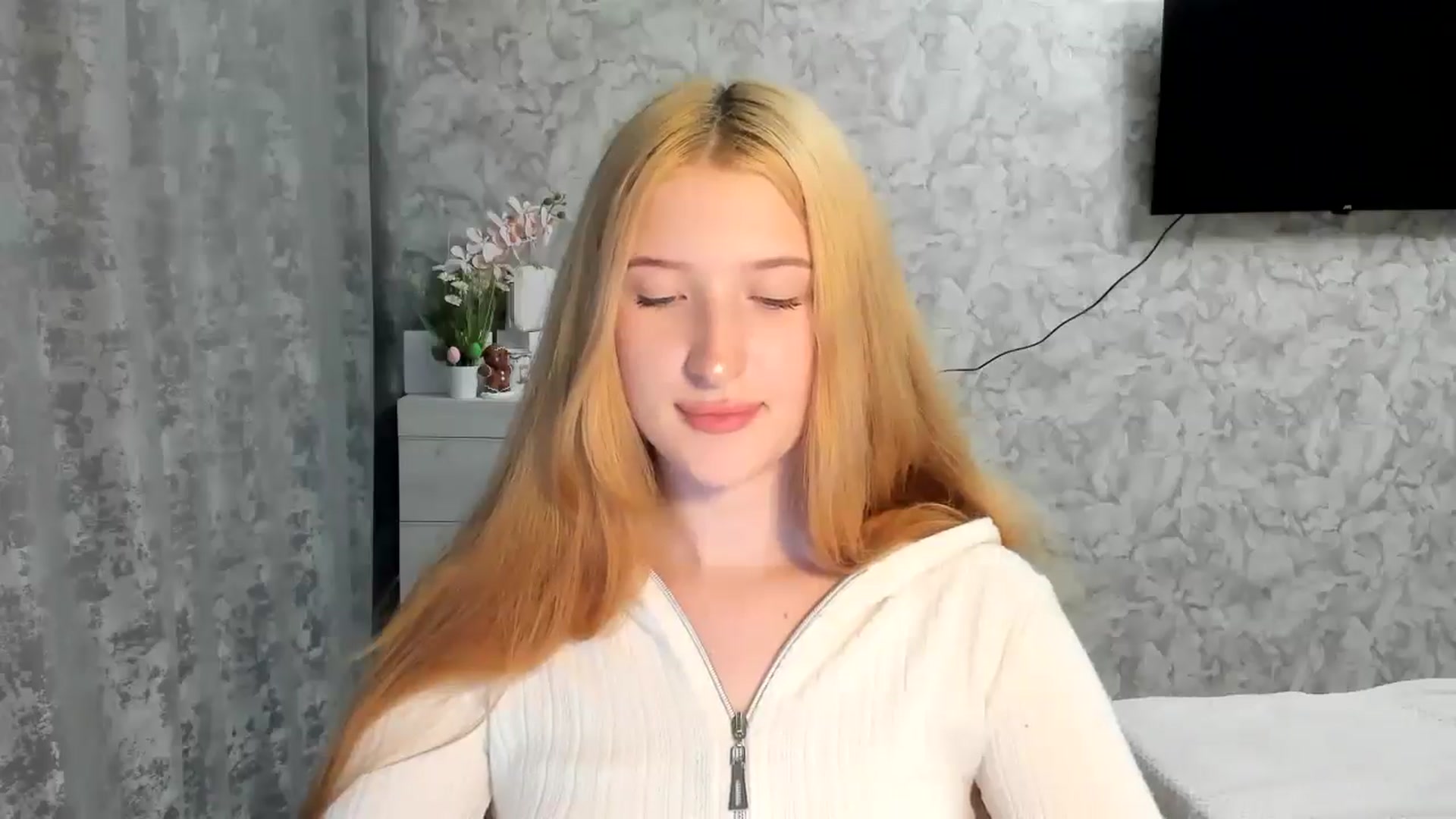 Gallery image thumbnail from Ilona_Here's myfreecams stream on, 04/13/2026, 17:27 image 5 of 20
