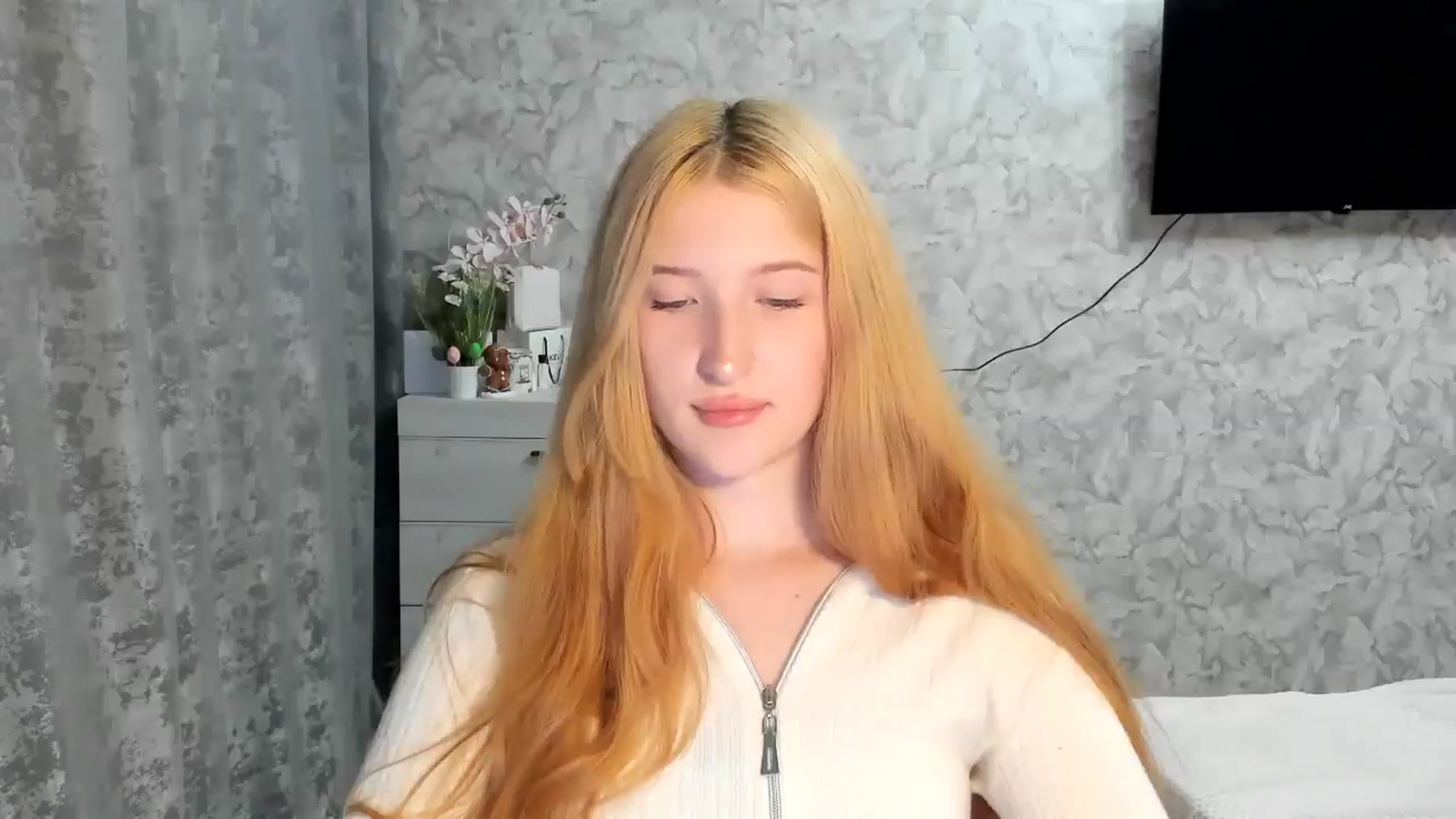 Gallery image thumbnail from Ilona_Here's myfreecams stream on, 04/13/2026, 17:27 image 18 of 20
