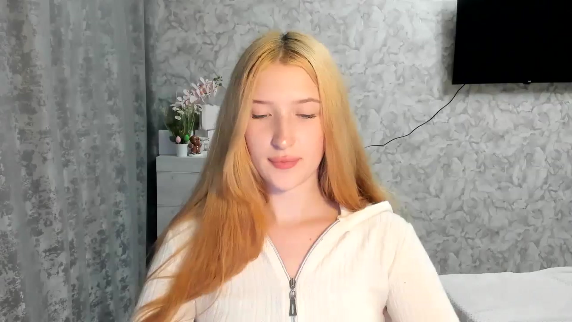 Gallery image thumbnail from Ilona_Here's myfreecams stream on, 04/13/2026, 17:27 image 6 of 20