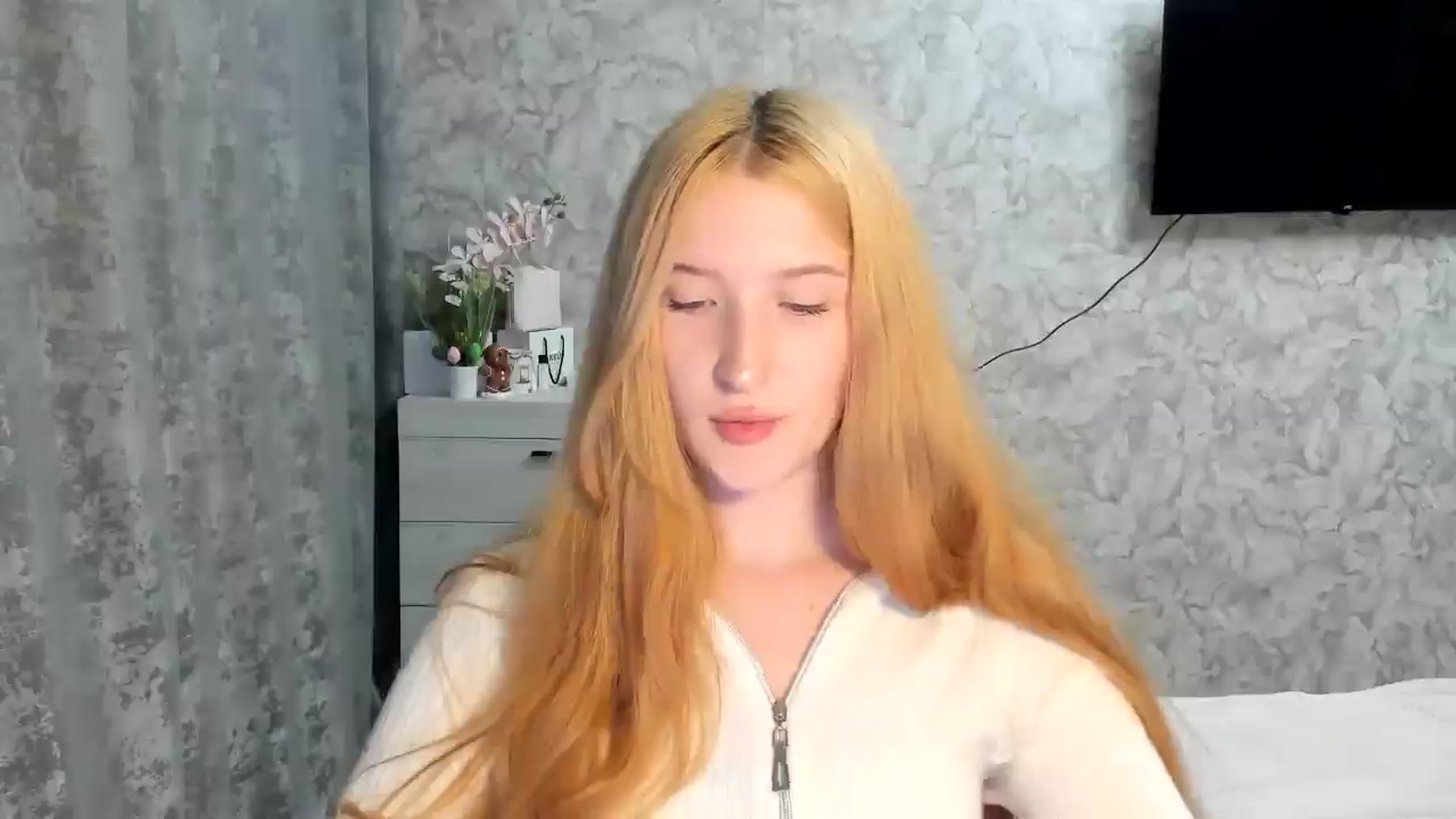 Gallery image thumbnail from Ilona_Here's myfreecams stream on, 04/13/2026, 17:27 image 17 of 20