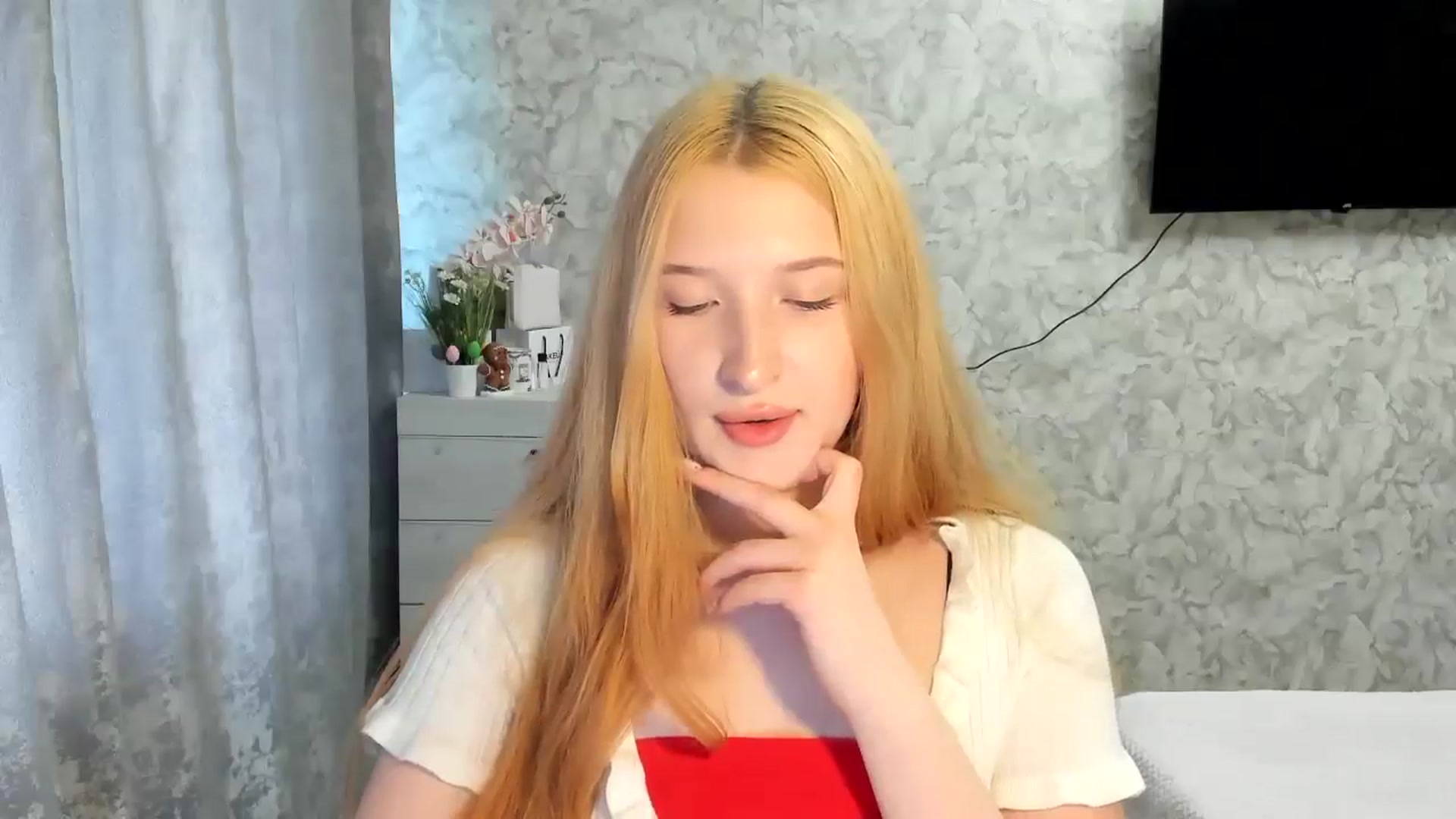 Gallery image thumbnail from Ilona_Here's myfreecams stream on, 04/14/2026, 15:03 image 7 of 20
