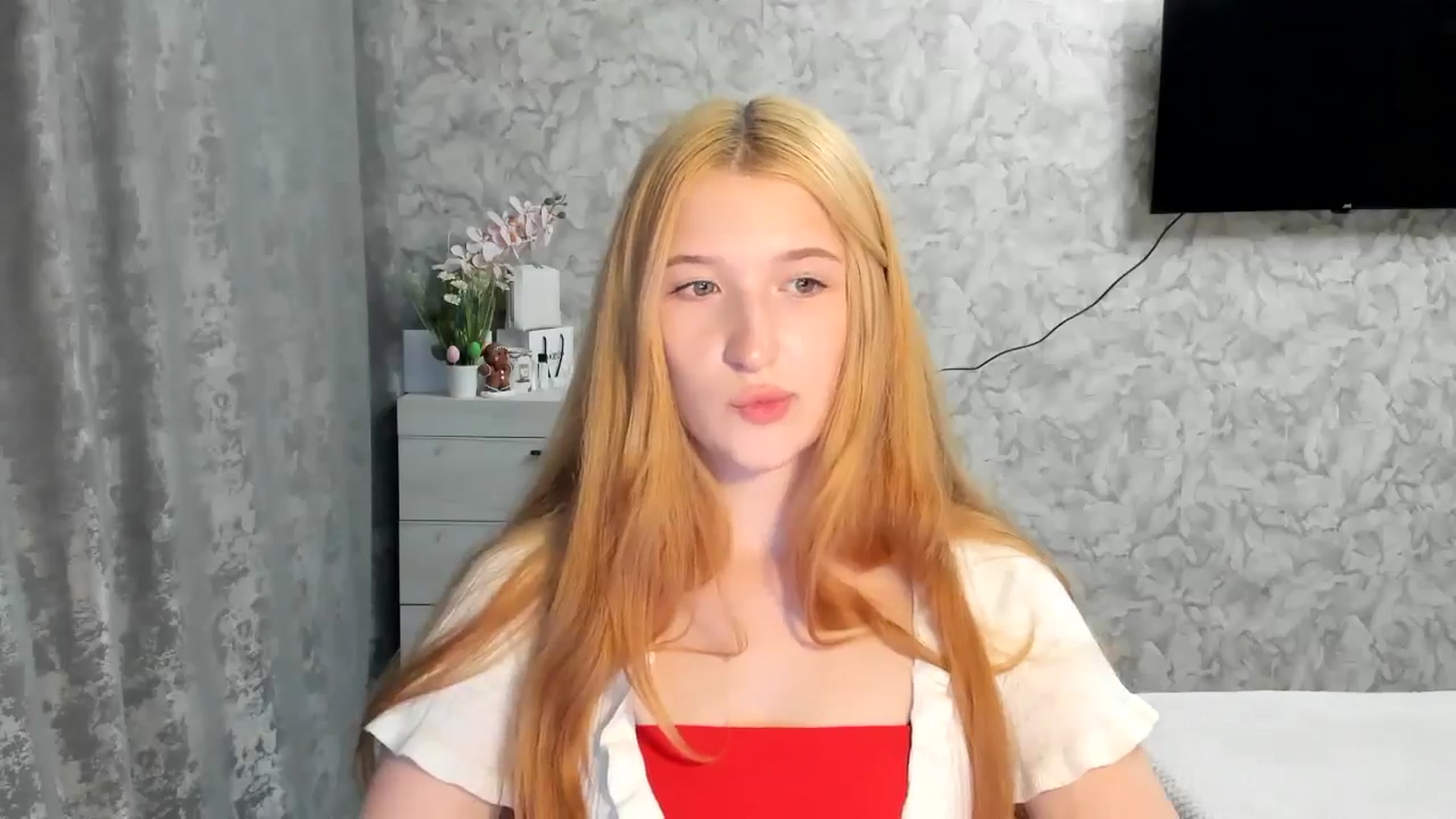 Gallery image thumbnail from Ilona_Here's myfreecams stream on, 04/14/2026, 16:42 image 7 of 20