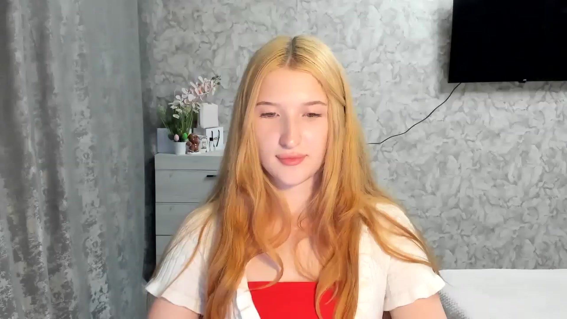 Gallery image thumbnail from Ilona_Here's myfreecams stream on, 04/14/2026, 17:00 image 6 of 20
