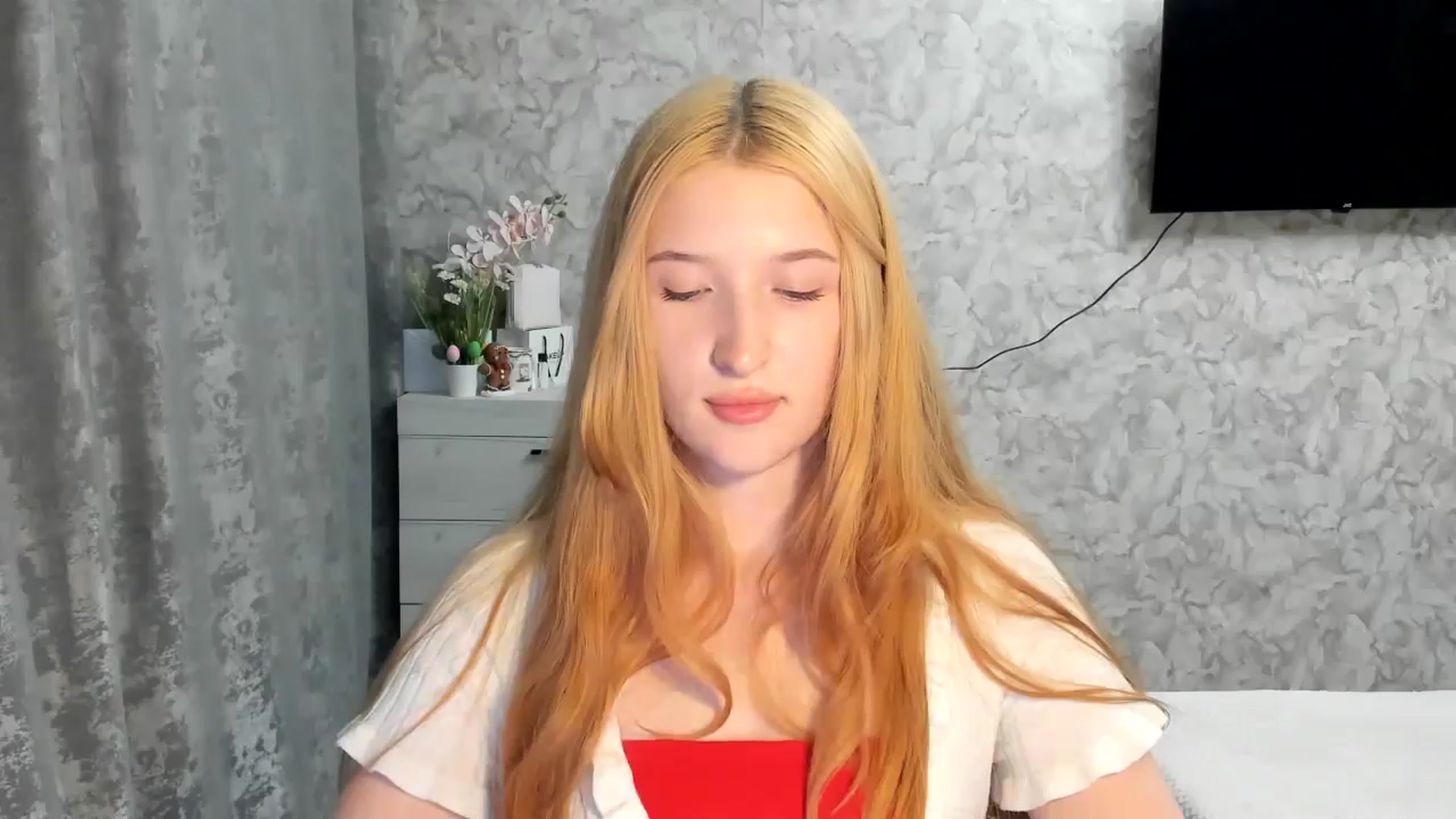 Gallery image thumbnail from Ilona_Here's myfreecams stream on, 04/14/2026, 17:00 image 10 of 20