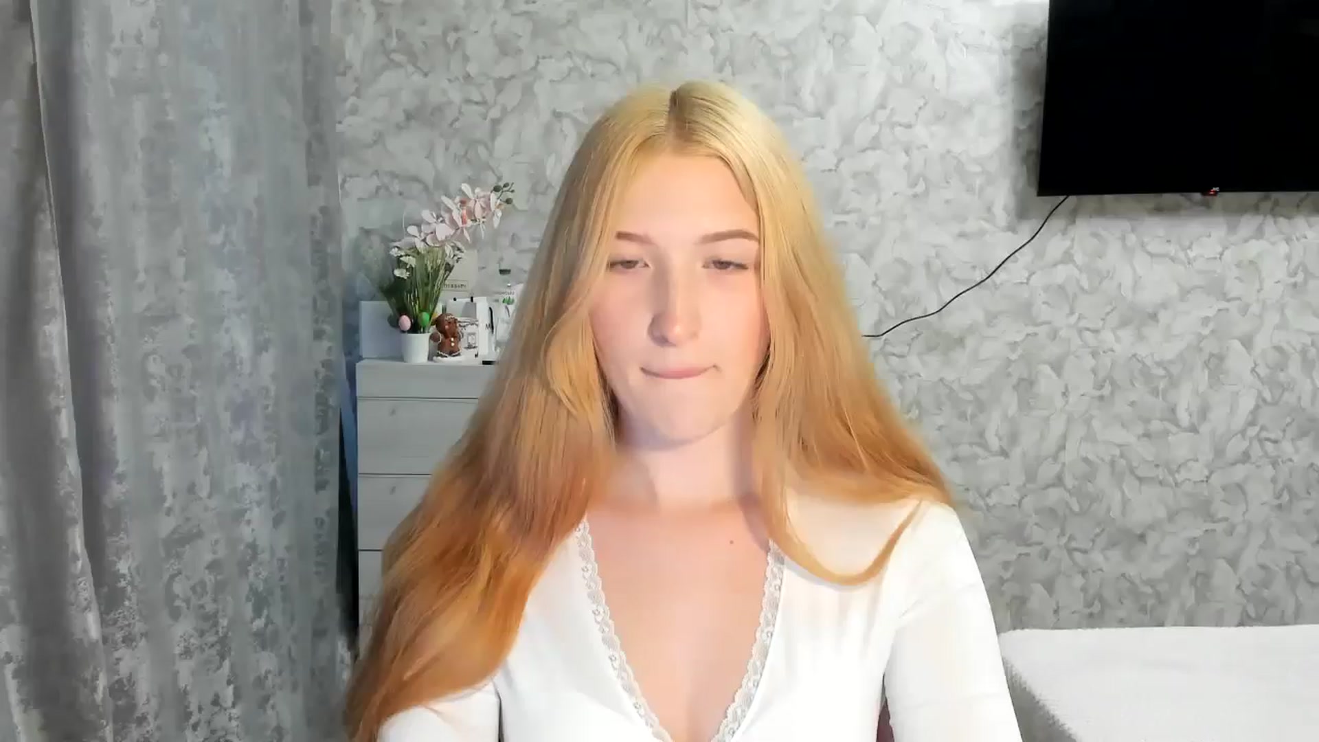 Gallery image thumbnail from Ilona_Here's myfreecams stream on, 04/24/2026, 17:09 image 1 of 20