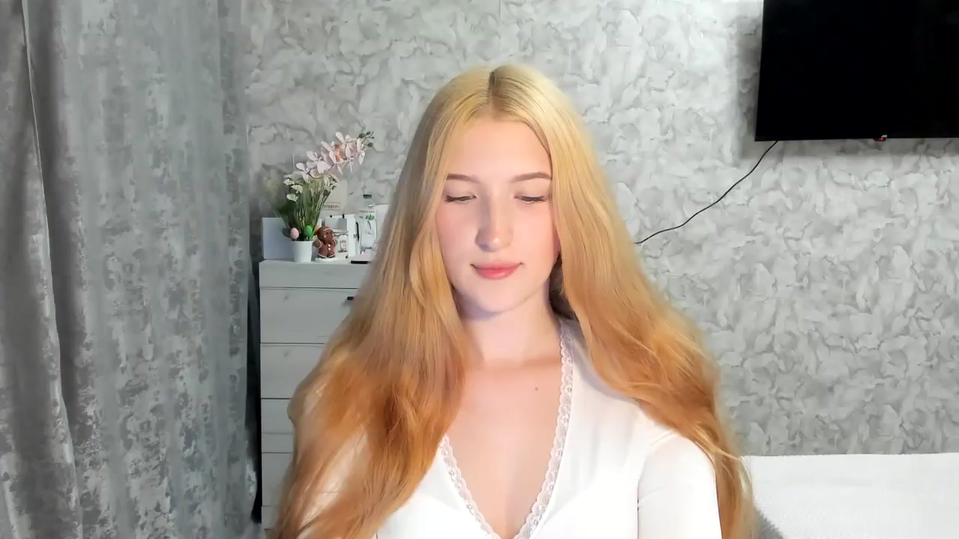 Gallery image thumbnail from Ilona_Here's myfreecams stream on, 04/24/2026, 17:09 image 15 of 20