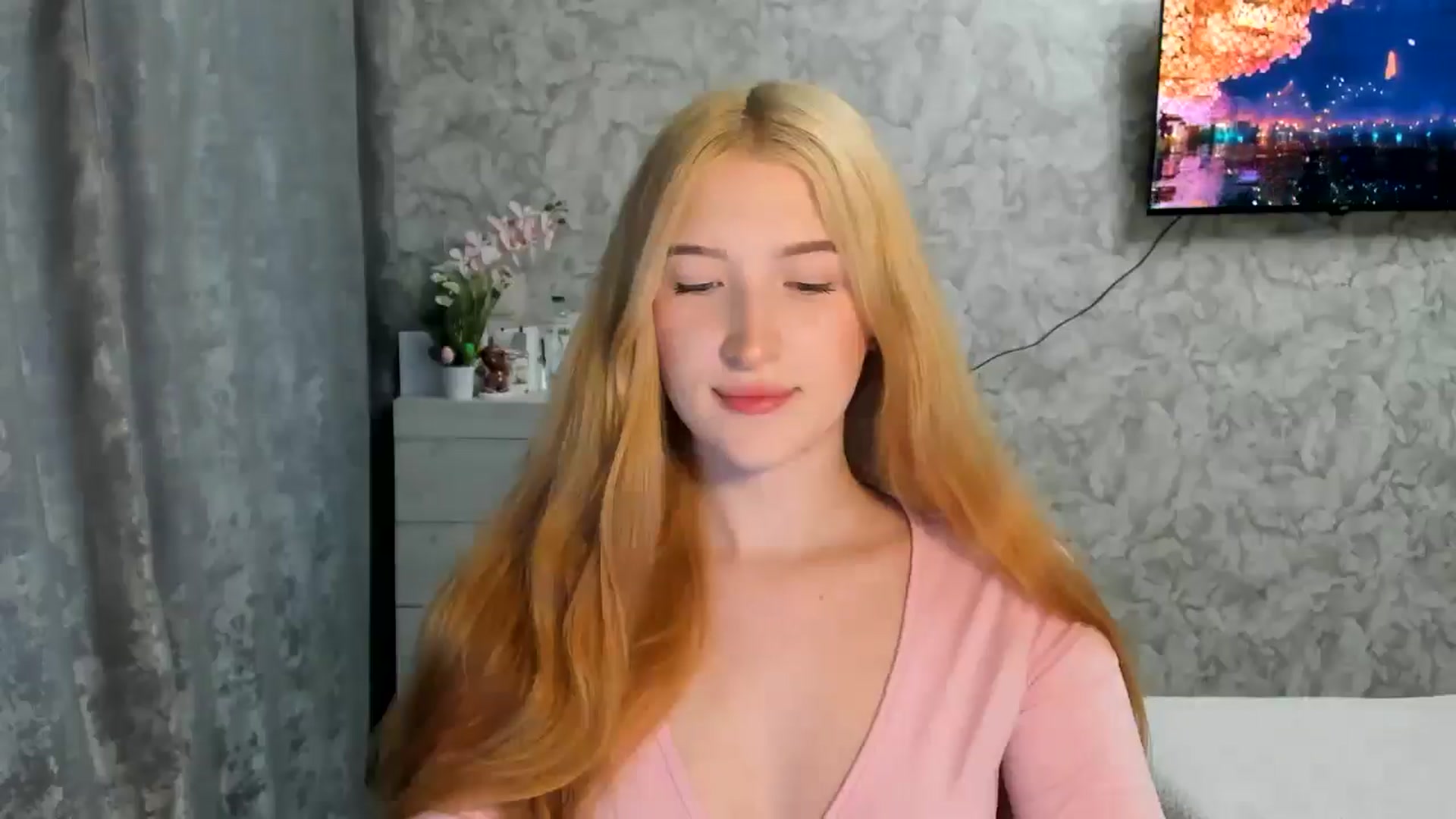 Gallery image thumbnail from Ilona_Here's myfreecams stream on, 04/25/2026, 16:17 image 12 of 20