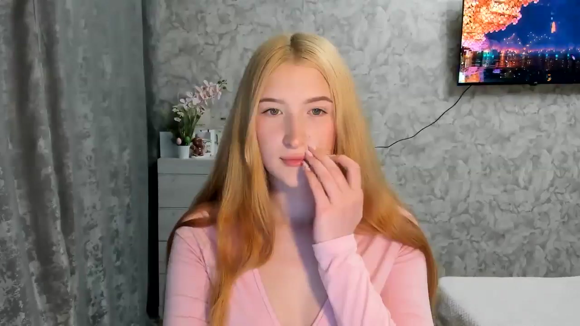 Gallery image thumbnail from Ilona_Here's myfreecams stream on, 04/25/2026, 17:23 image 16 of 20