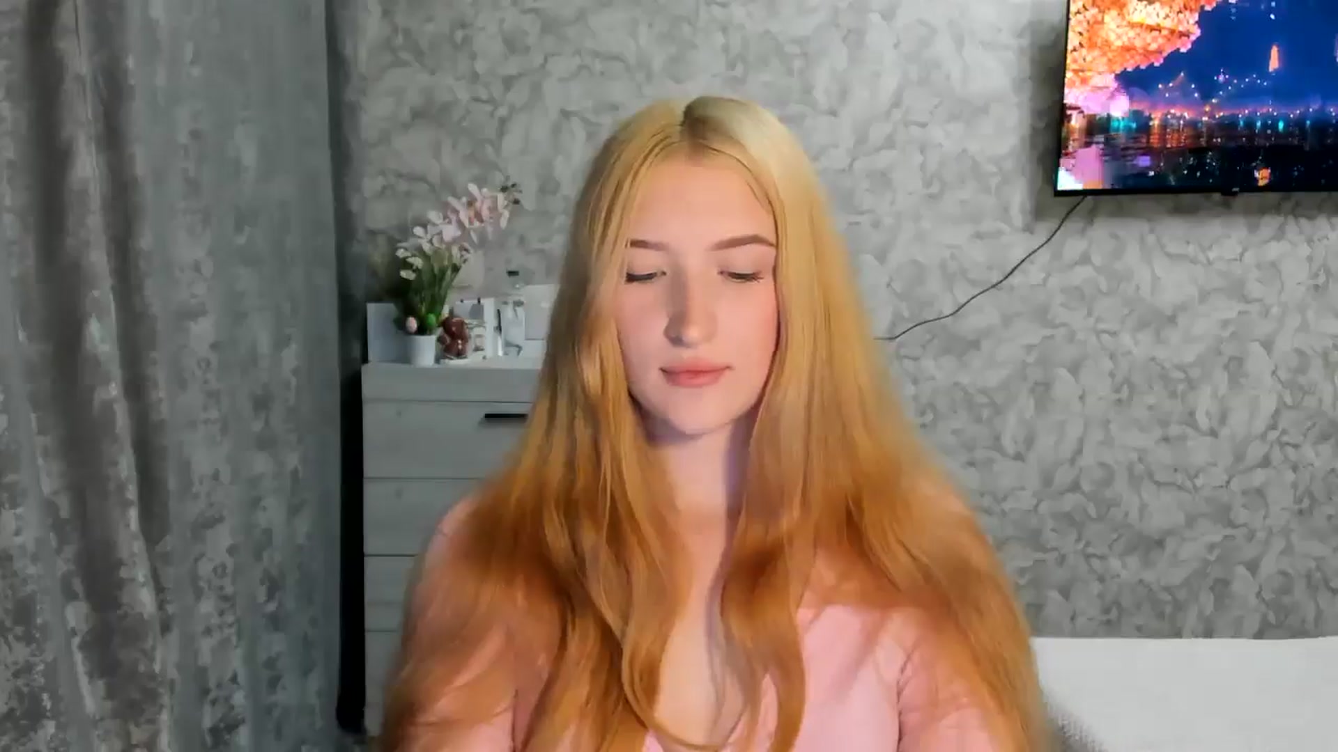 Gallery image thumbnail from Ilona_Here's myfreecams stream on, 04/25/2026, 18:33 image 7 of 20