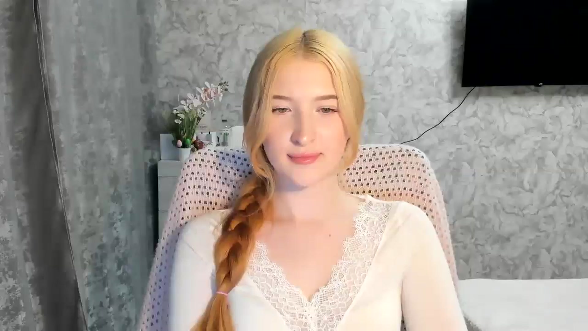 Gallery image thumbnail from Ilona_Here's myfreecams stream on, 04/28/2026, 17:21 image 16 of 20