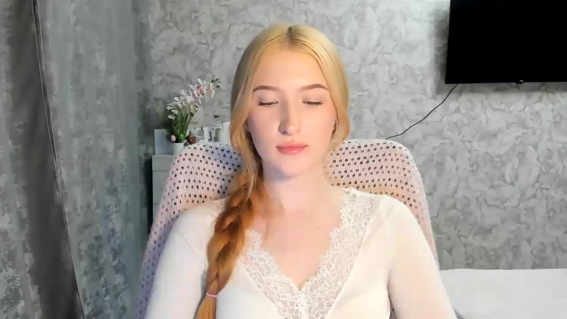 Gallery image thumbnail from Ilona_Here's myfreecams stream on, 04/28/2026, 17:21 image 12 of 20