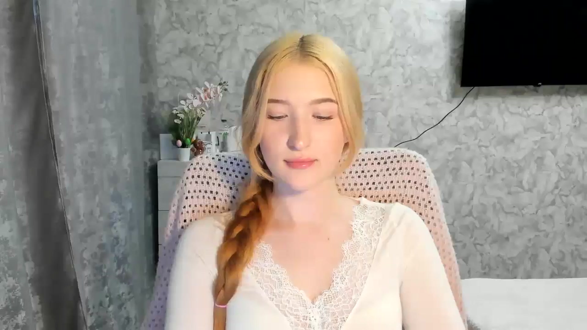 Gallery image thumbnail from Ilona_Here's myfreecams stream on, 04/28/2026, 17:21 image 6 of 20