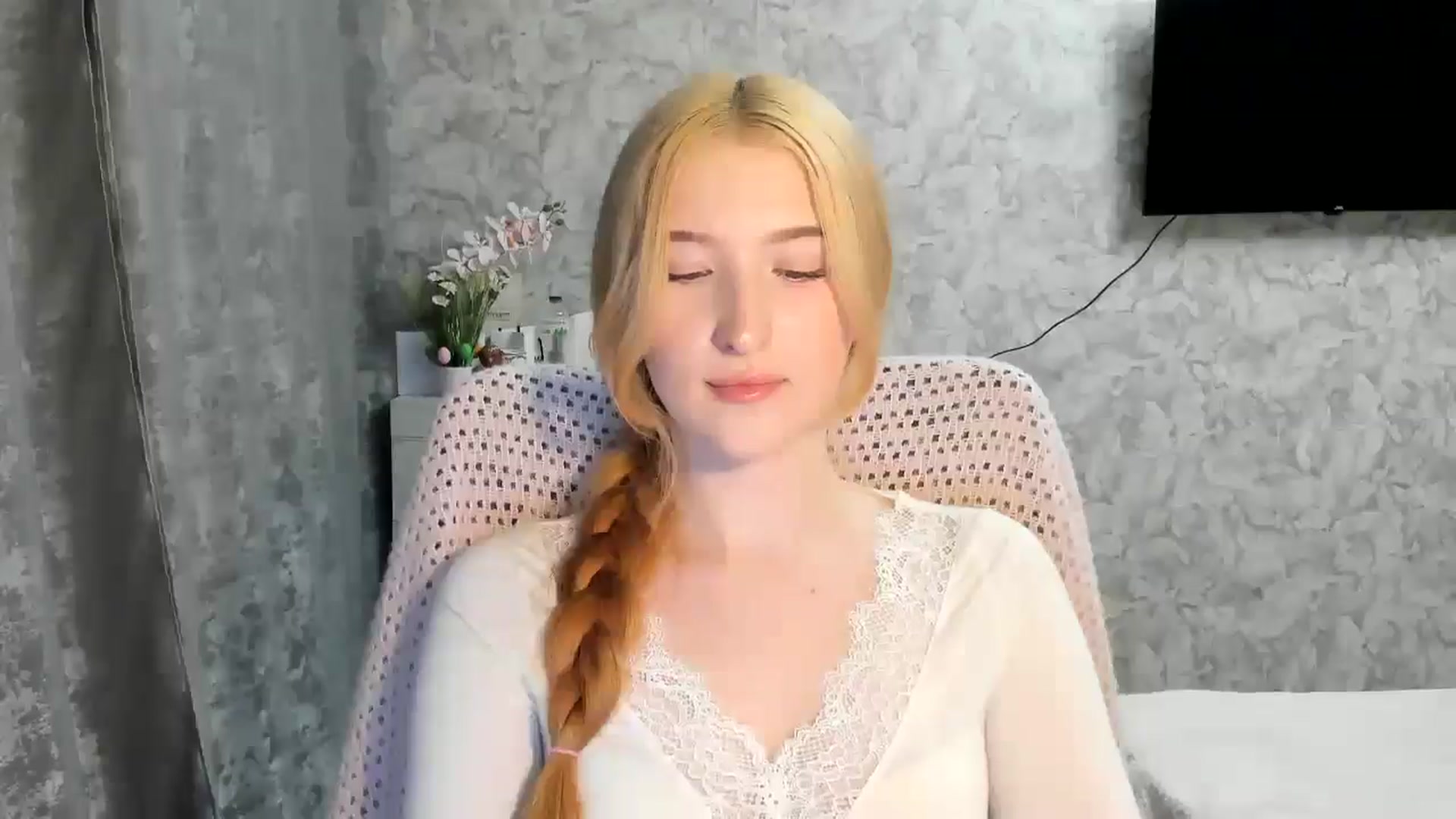 Gallery image thumbnail from Ilona_Here's myfreecams stream on, 04/28/2026, 17:21 image 17 of 20