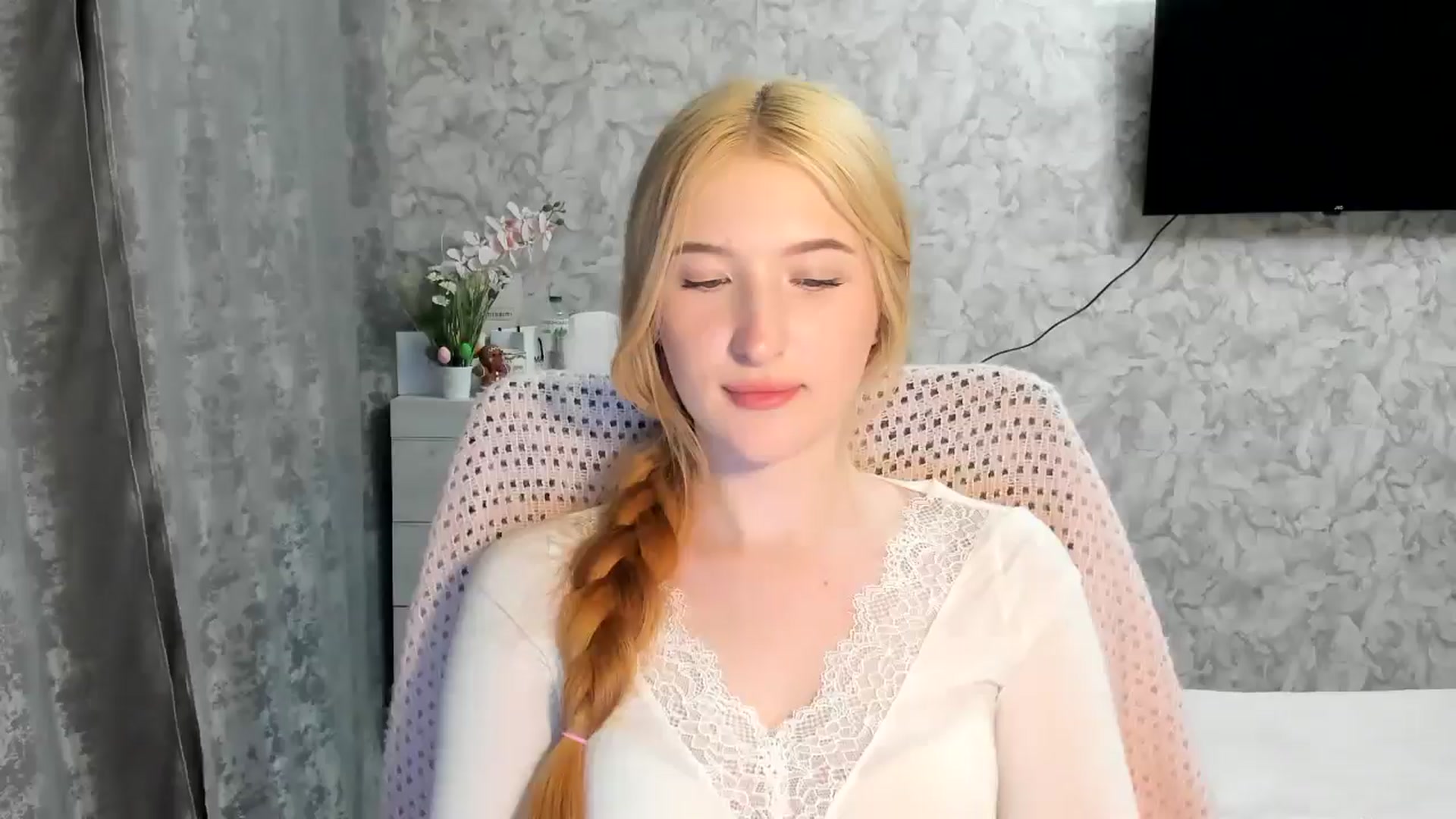 Gallery image thumbnail from Ilona_Here's myfreecams stream on, 04/28/2026, 19:39 image 16 of 20
