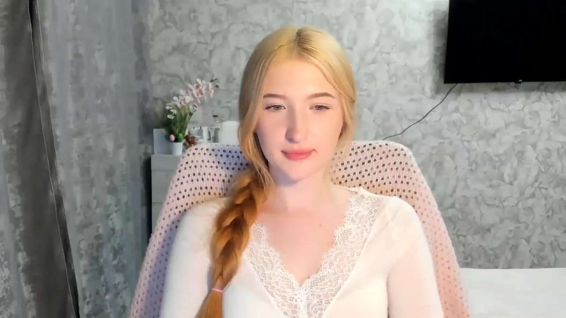 Gallery image thumbnail from Ilona_Here's myfreecams stream on, 04/28/2026, 19:39 image 17 of 20